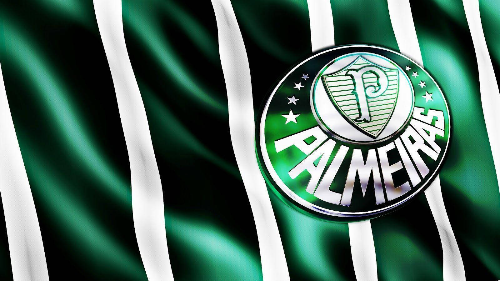 Palmeiras 桌布 壁紙 — 一面充滿活力的綠色和白色條紋旗幟動態飄揚，中央突出展示帕爾梅拉斯足球俱樂部徽章。