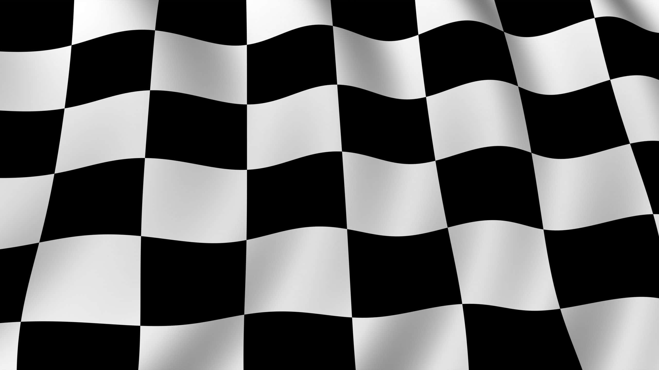Checkered Flag 桌布 壁紙 — 一面動感的黑白方格旗在純色背景上飄揚，帶有清晰的摺痕和閃亮的高光。