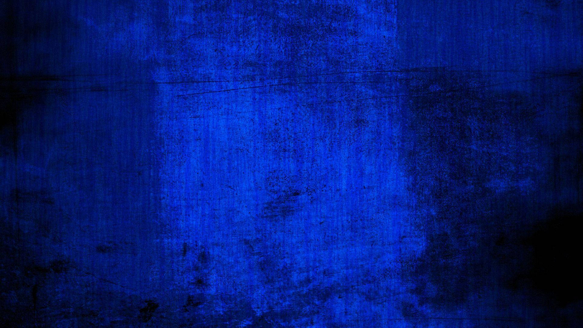 Blue Texture 桌布 壁紙 — 一面帶有磨損刮痕和邊緣變暗的紋理深藍色牆壁，營造出陰鬱抽象的背景。