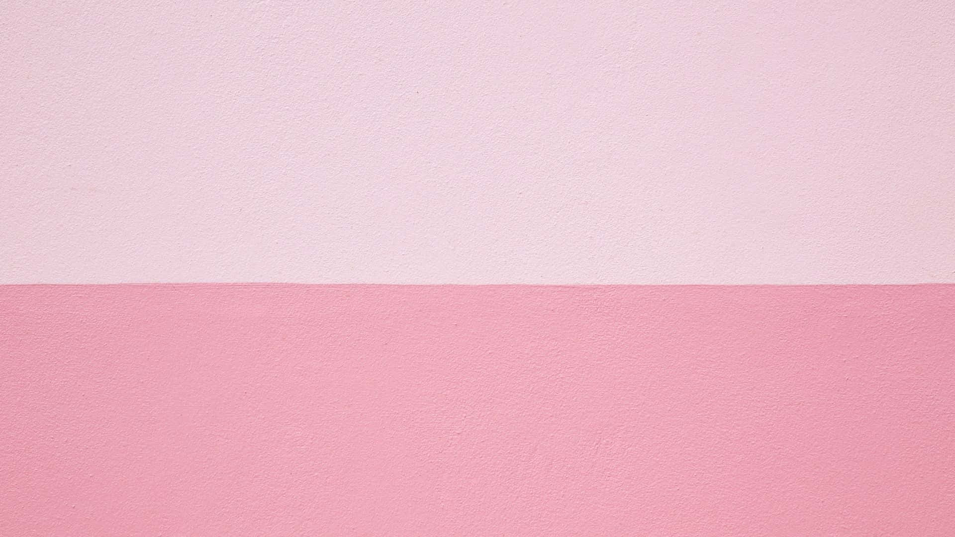 Pink Texture 桌布 壁紙 — 一面極簡風格的牆，塗有兩條水平柔和的粉紅色帶，帶有可見的紋理表面。