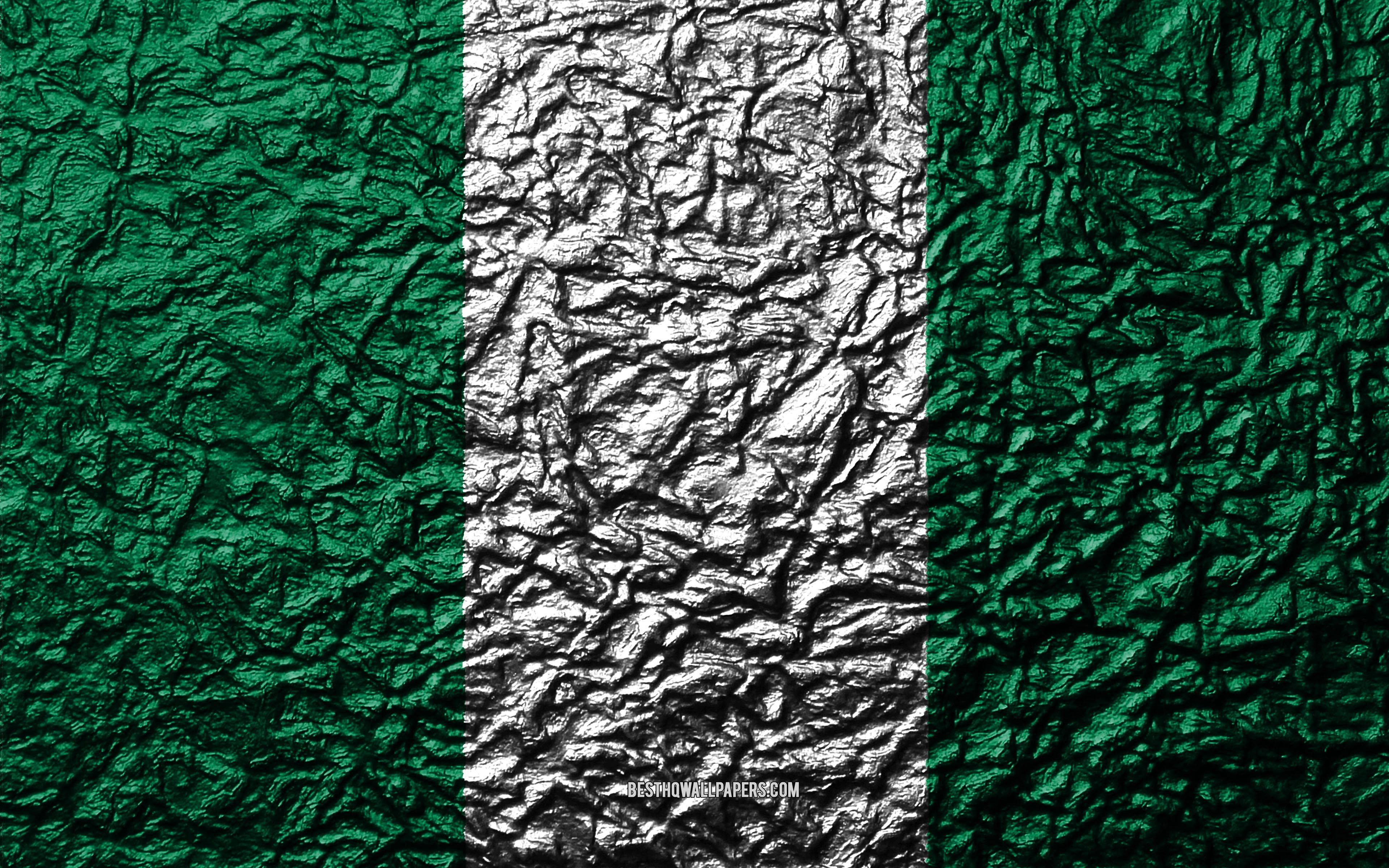 Nigeria 桌布 壁紙 — 一面皺巴巴、有紋理的奈及利亞國旗，帶有綠色和白色垂直條紋。
