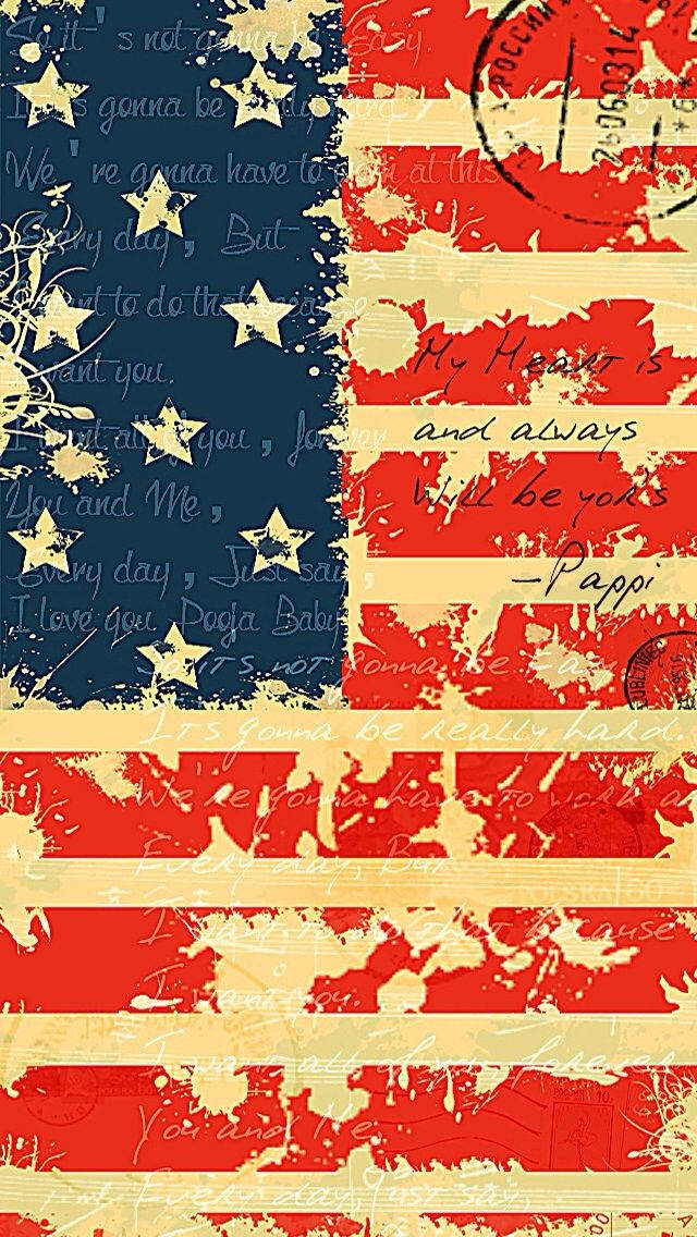 USA flag iPhone 桌布 壁紙 — 一面破舊的美國國旗，上面有手寫的情書和郵票，覆蓋在質感豐富的愛國背景上。