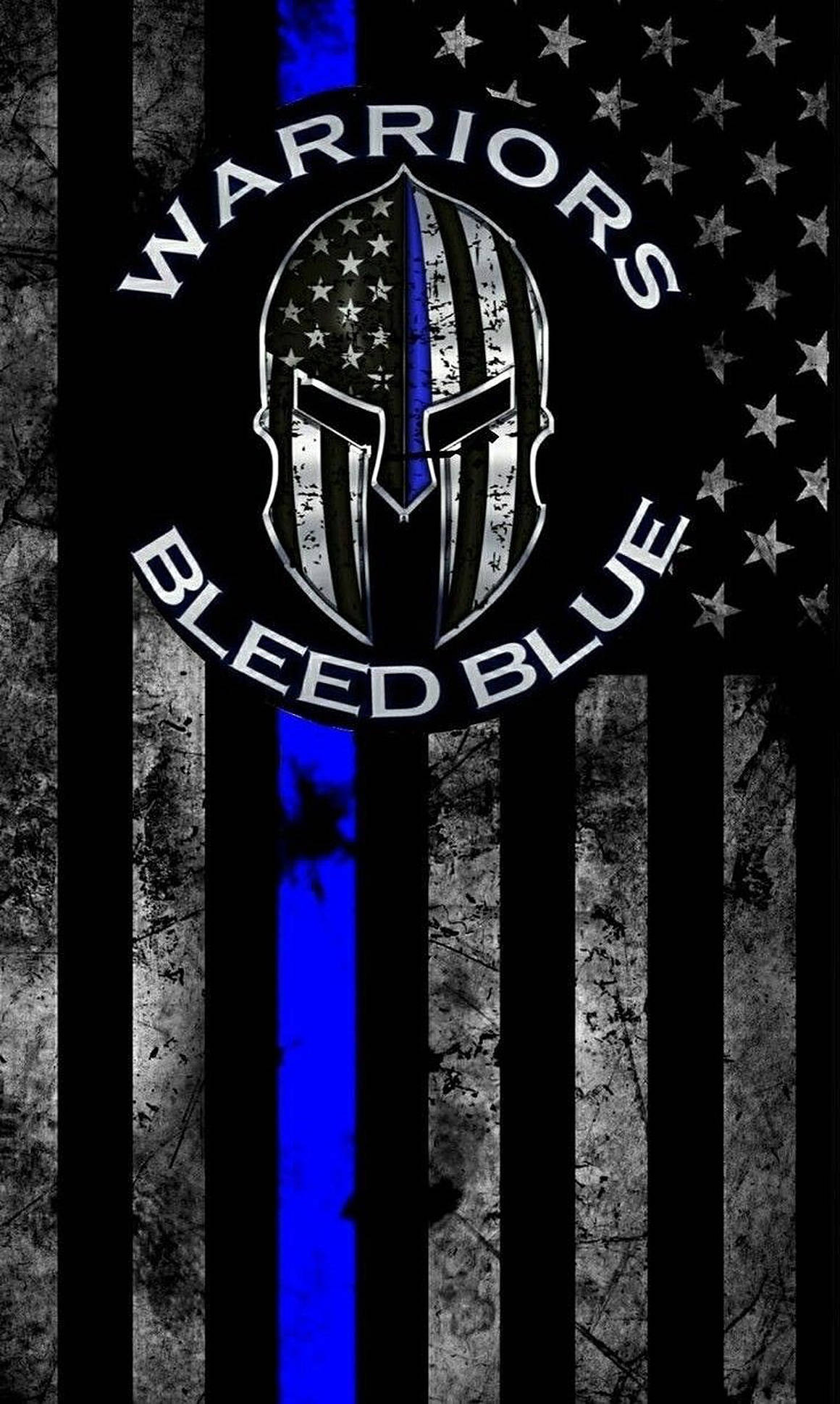Black American Flag 桌布 壁紙 — 一面粗糙的黑白美國國旗，帶有醒目的藍色條紋和一個斯巴達頭盔標誌，上面寫著 warriors bleed blue。