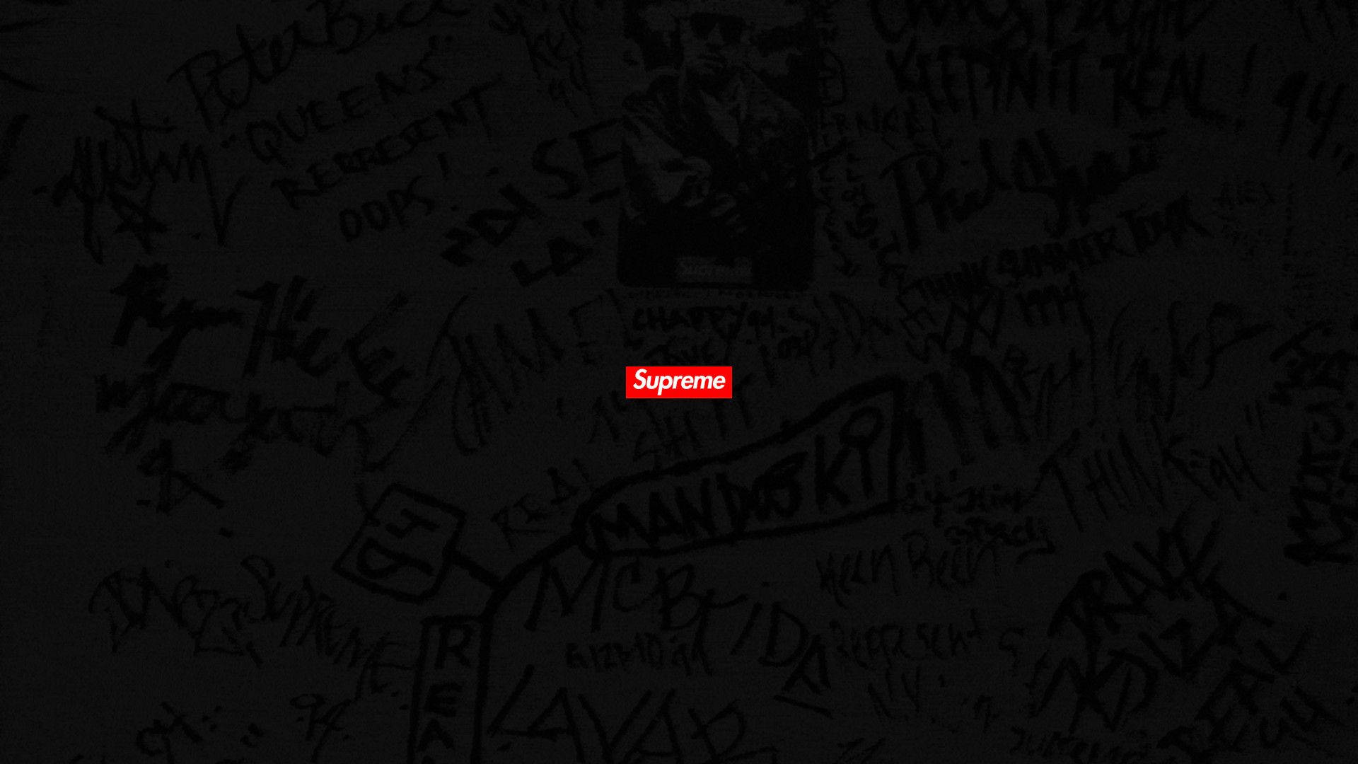supreme 桌布 壁紙 — 一面被塗鴉標籤覆蓋的暗牆，中央有一個紅色的Supreme標誌。
