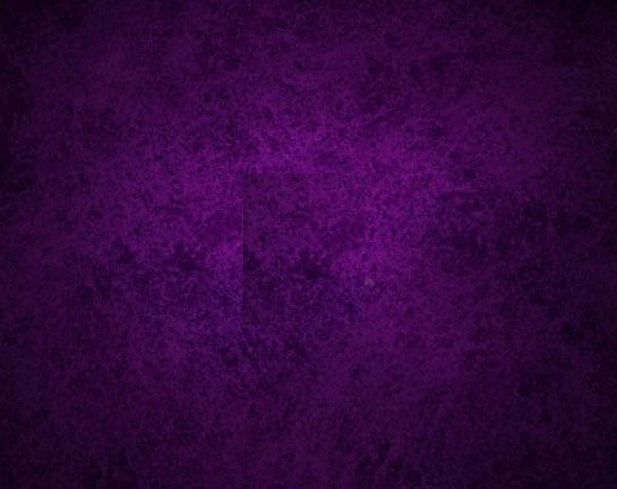 Purple And Black 桌布 壁紙 — 一面質感豐富的紫色牆壁，帶有微妙的色調和深度變化，營造出陰鬱的抽象表面。