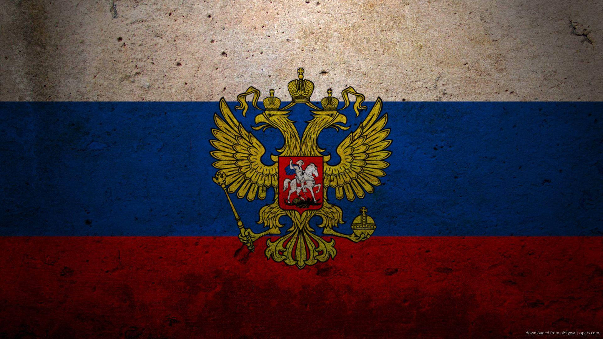 Russia 桌布 壁紙 — 一面風化的俄羅斯國旗，中央有金色雙頭鷹標誌，位於藍、白、紅條紋上。