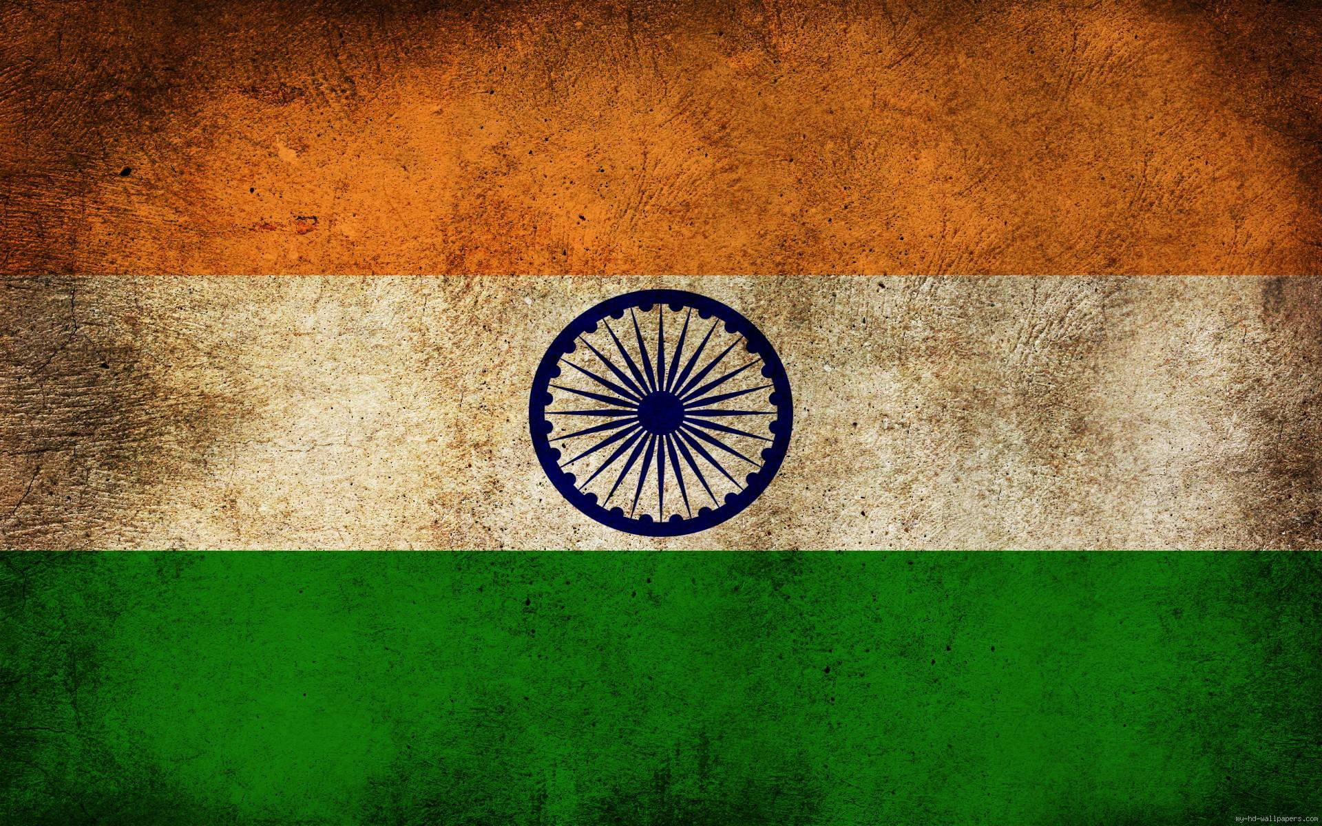 Indian 桌布 壁紙 — 一面風化的印度國旗，帶有橙色、白色和綠色條紋，中央有藍色阿育王法輪。