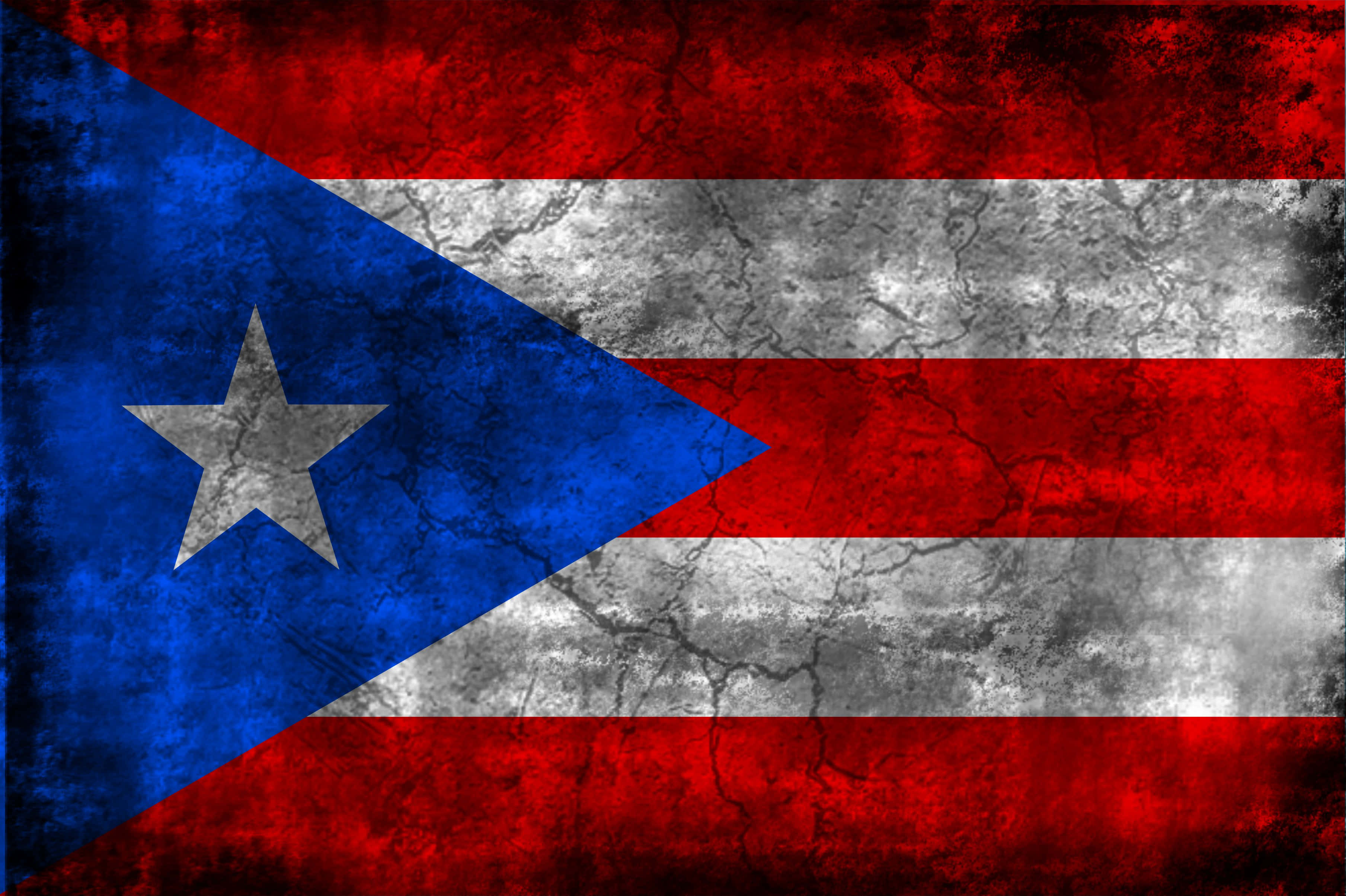 Puerto Rican 桌布 壁紙 — 一面風化的波多黎各旗幟，帶有裂紋的紅、白、藍條紋和一顆星，通過紋理化的破損展現愛國自豪感。