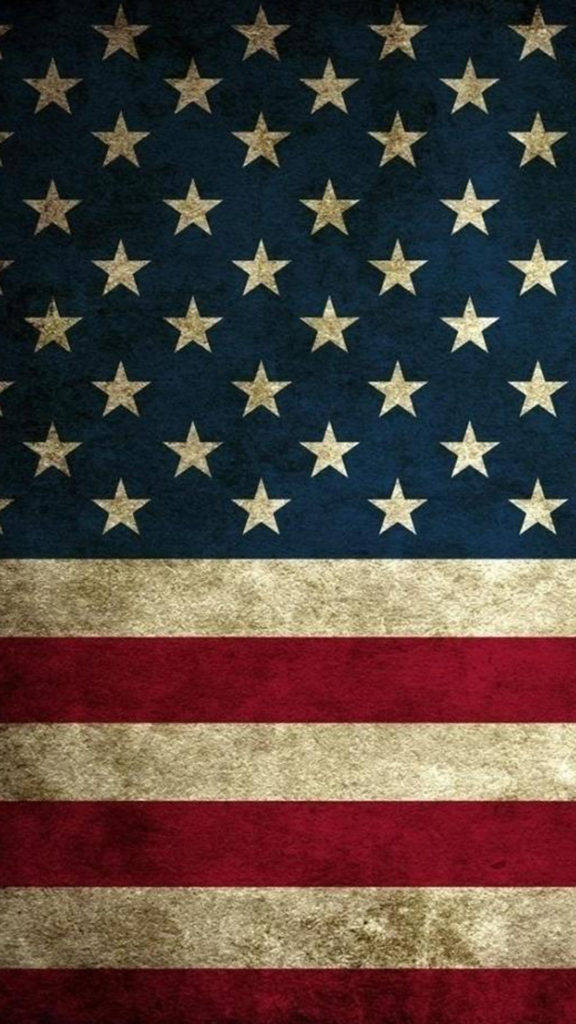 USA flag iPhone 桌布 壁紙 — 一面風化的美國國旗，帶有褪色的星星和條紋，透過有質感的復古磨損展現愛國自豪感。