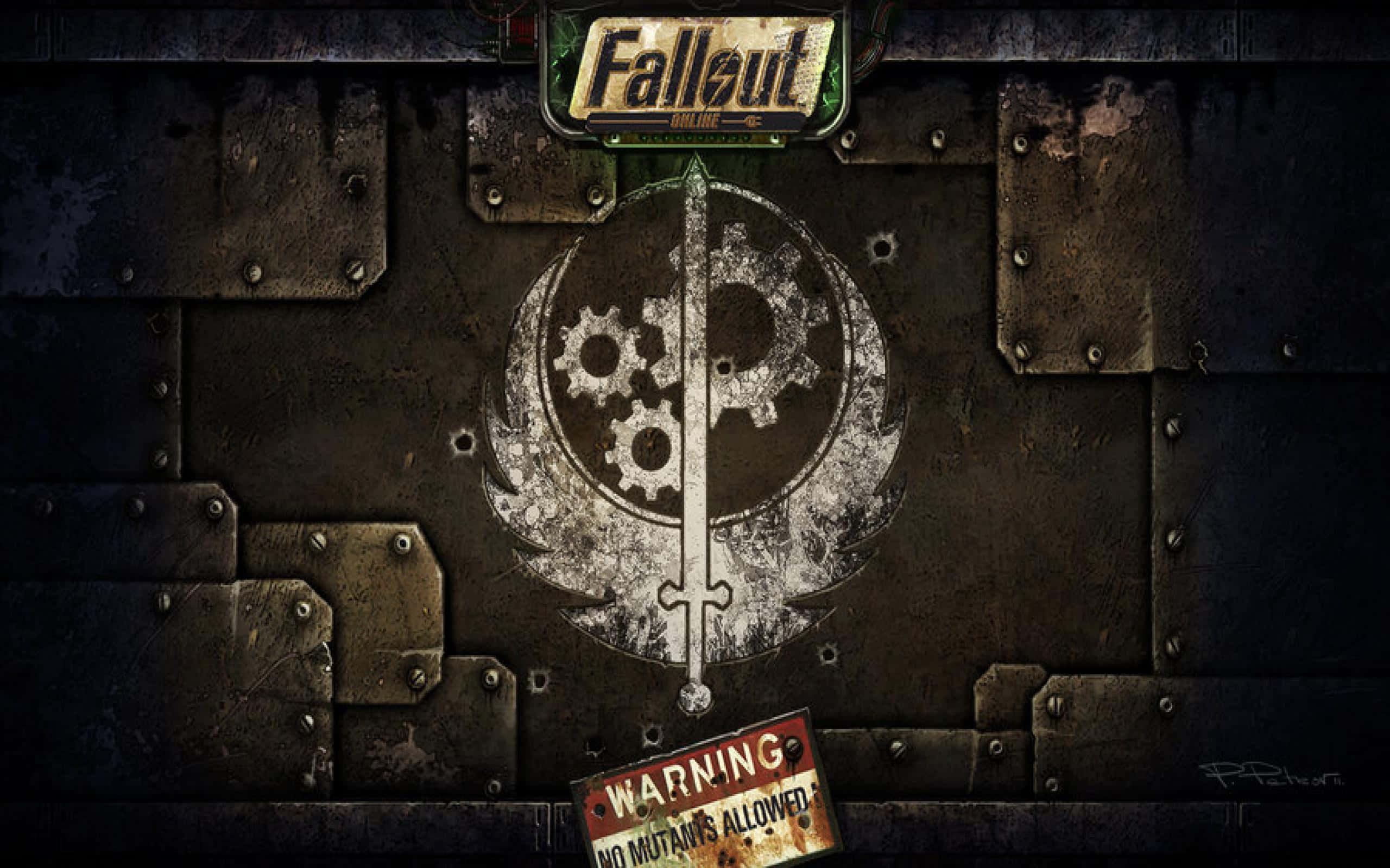 Fallout Brotherhood Of Steel 桌布 壁紙 — 一面風化的金屬牆上顯示了 Fallout Online 標誌和一把穿過齒輪徽章的劍，下方有一個警告標誌。