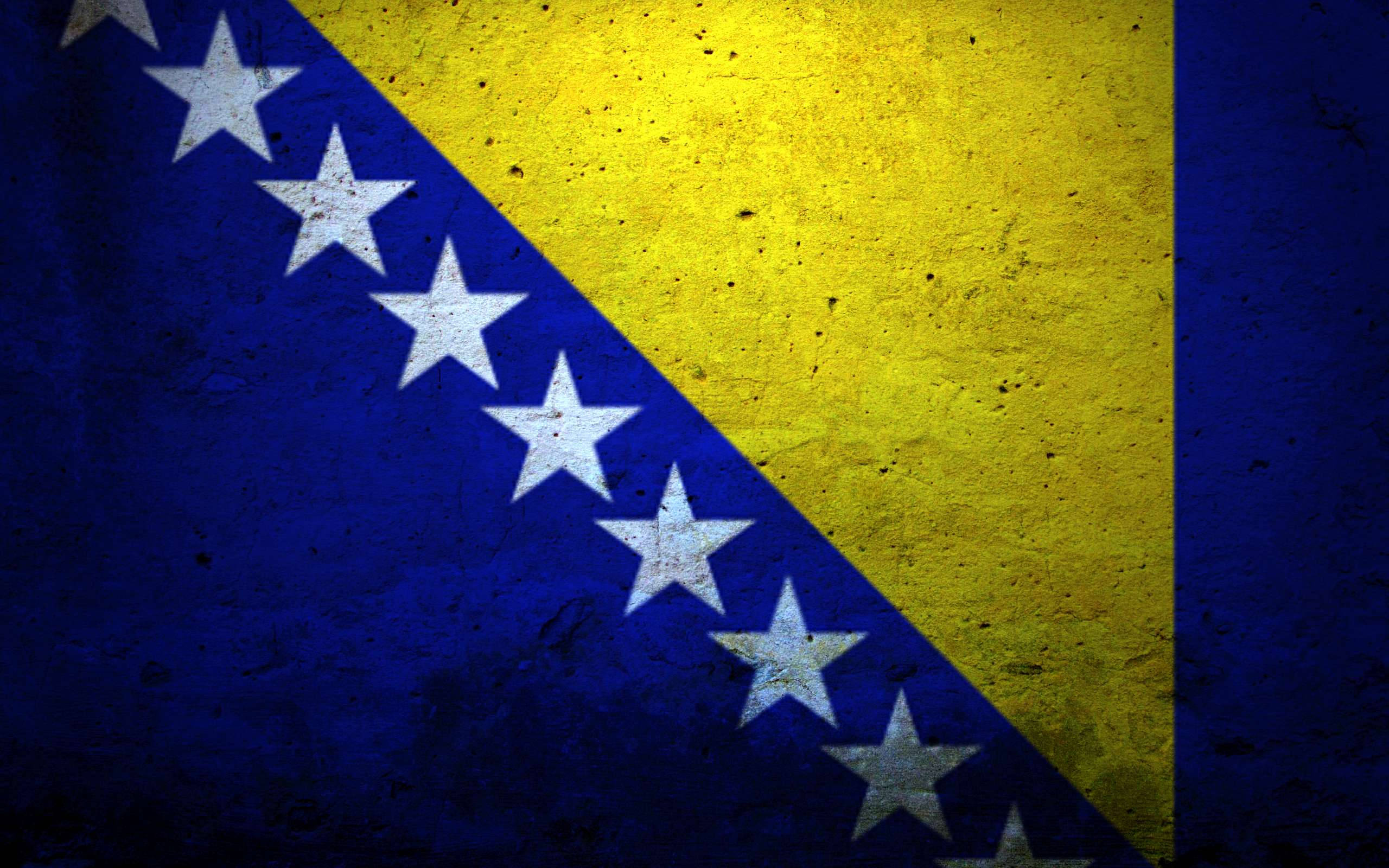 Bosnia And Herzegovina 桌布 壁紙 — 一面風化紋理的波士尼亞與赫塞哥維納國旗，帶有藍色黃色星星和垂直藍色條紋。