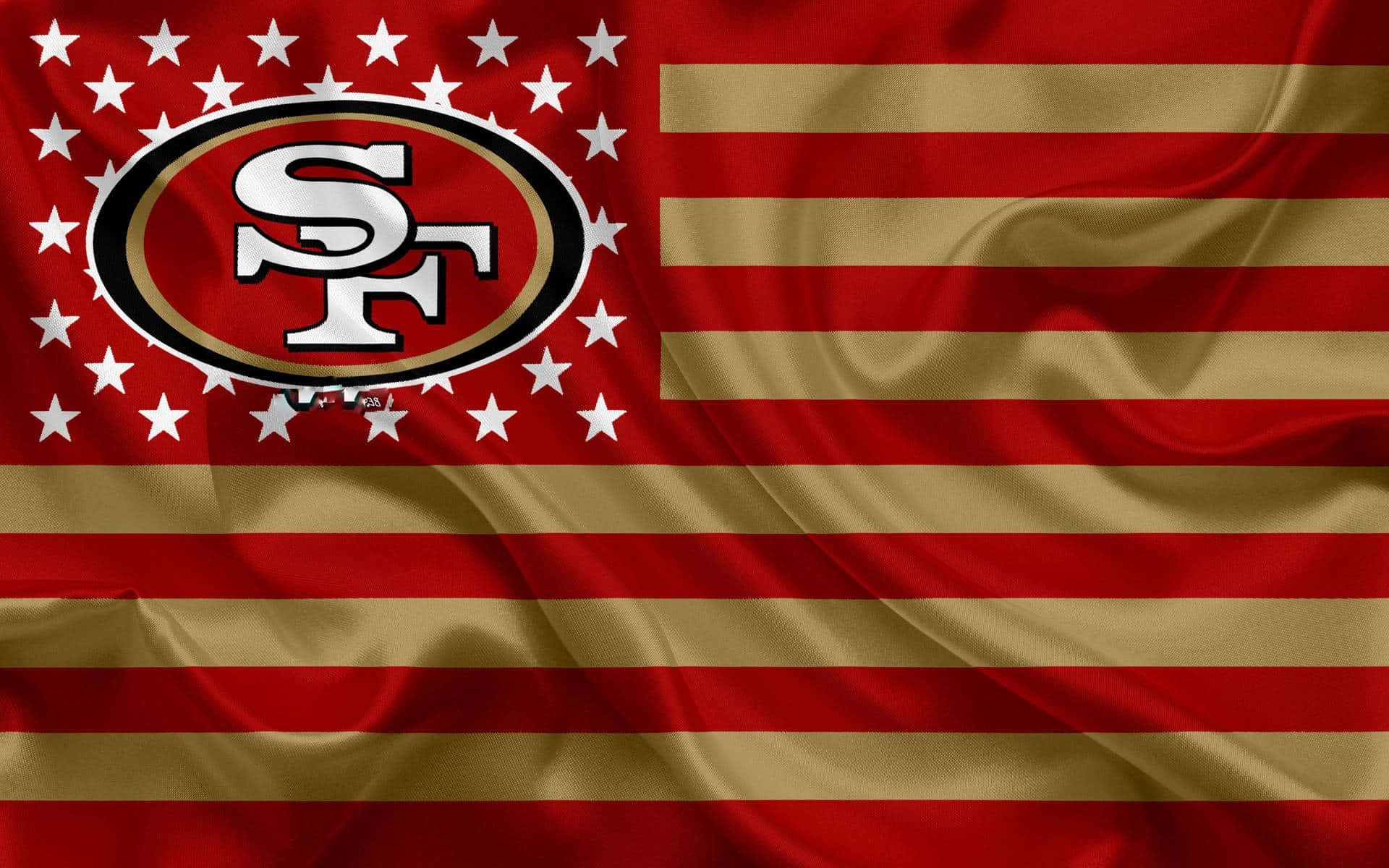 49ers 桌布 壁紙 — 一面飄揚的旗幟，帶有紅色和金色條紋及白色星星，左上角有舊金山49人隊標誌。
