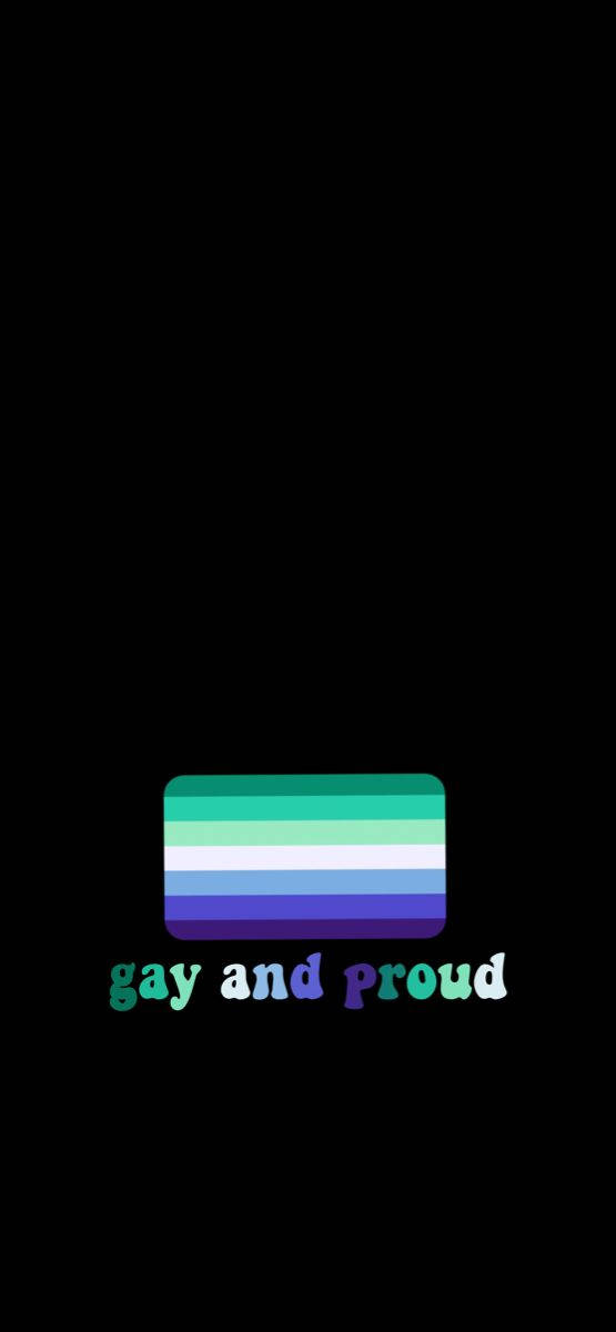 黑色 桌布 壁紙 — 一面鮮豔的彩虹旗，上面有「gay and proud」文字，居中在黑色背景上。