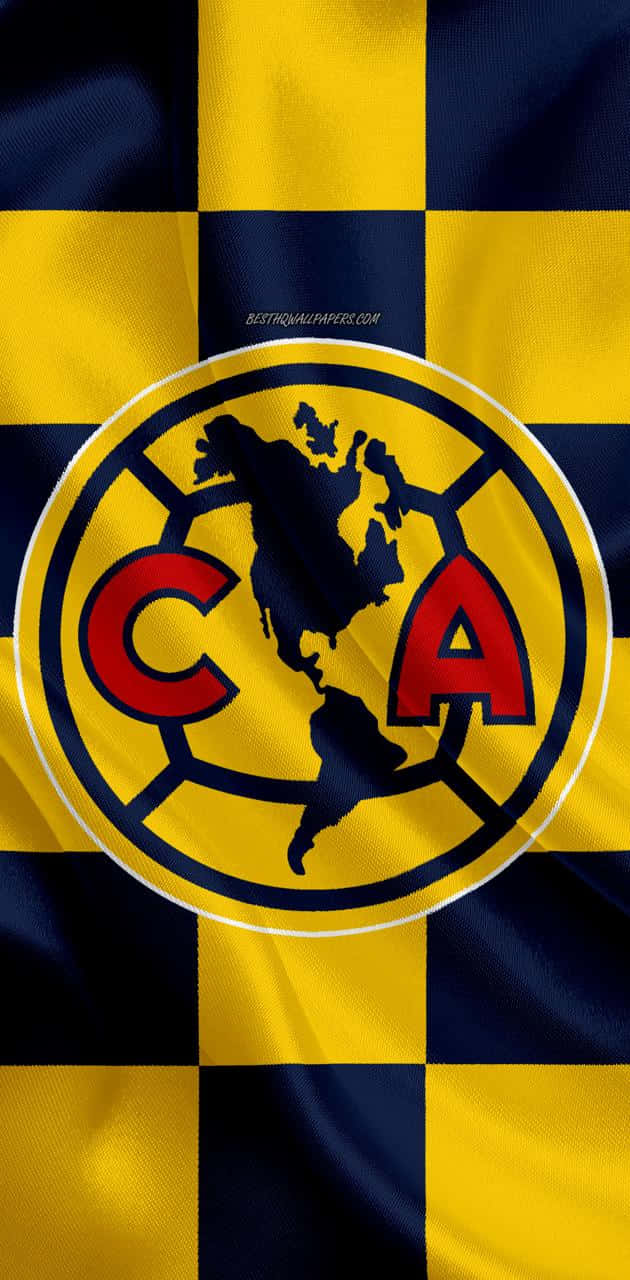 Club America 桌布 壁紙 — 一面鮮黃色和深藍色格子旗，中央有一個圓形徽章，上面有北美洲和南美洲的黑色剪影，兩側有紅色字母C和A。