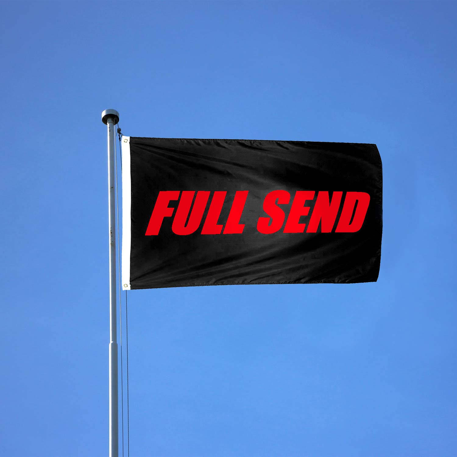 Full Send 桌布 壁紙 — 一面黑色旗幟上印有粗體紅色「FULL SEND」字樣，在金屬桿上於清澈藍天下飄揚。