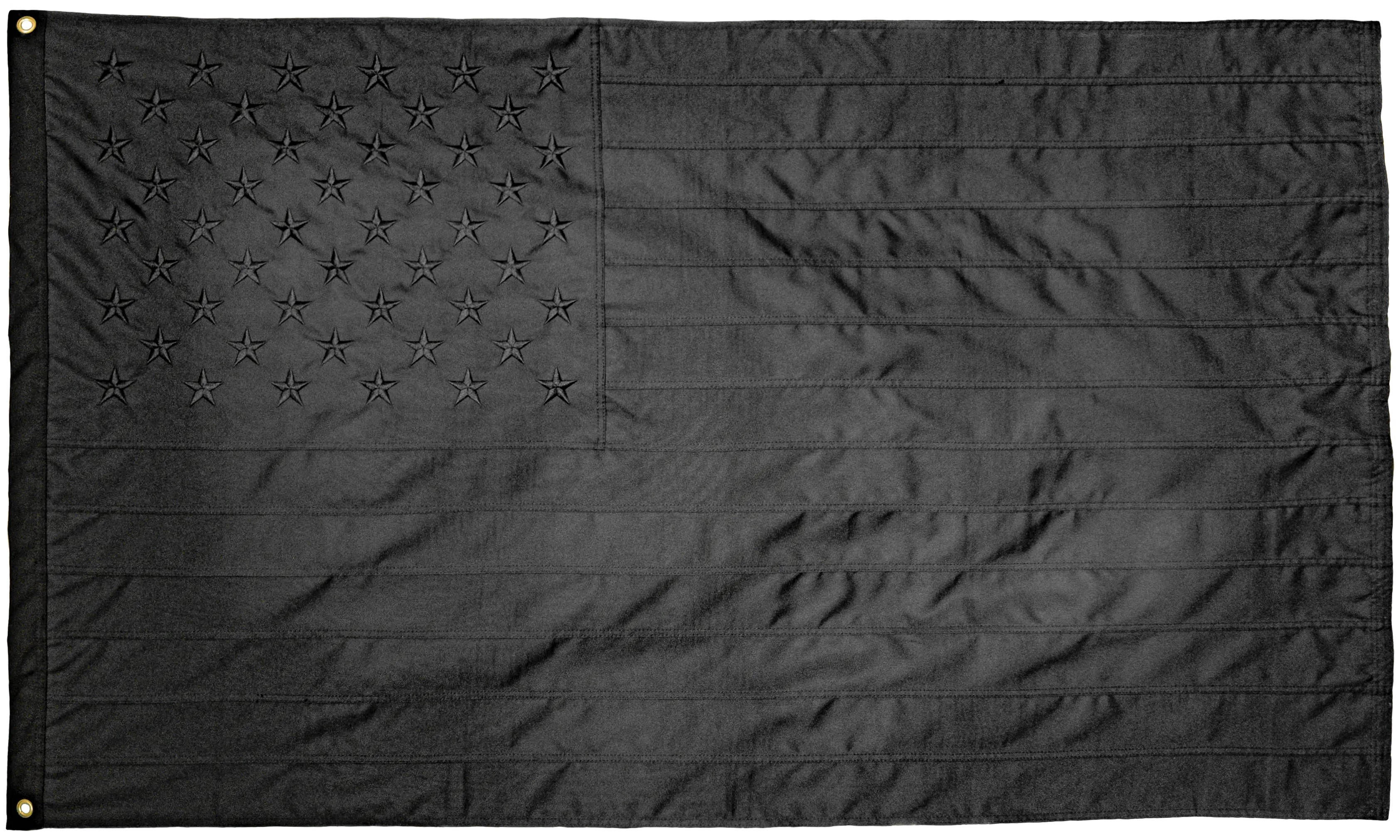 Black American Flag 桌布 壁紙 — 一面黑色美國國旗，帶有凸起的星星和條紋，展現布料質感和褶皺。