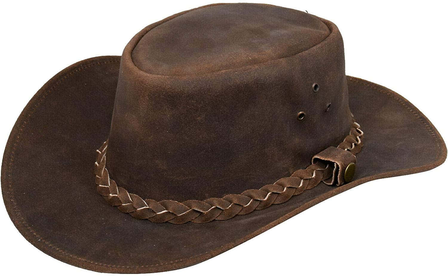 Cowboy Hat 桌布 壁紙 — 一頂堅固的棕色皮革牛仔帽，配有編織帶和金屬扣，背景為白色。