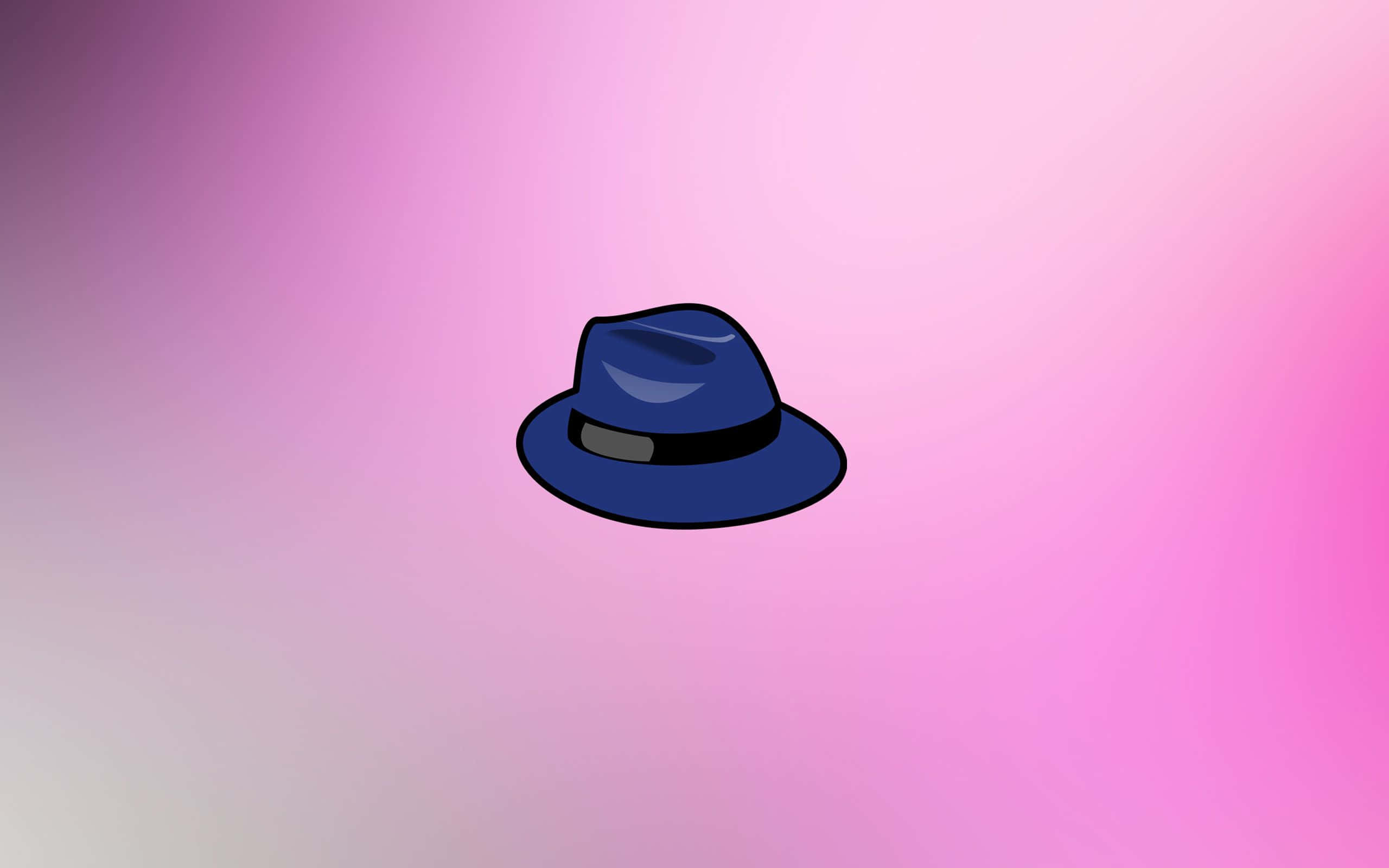 Purple Hat 桌布 壁紙 — 一頂藍色費多拉帽，帶黑色帶子，居中在柔和的粉紅到白色漸變背景上。