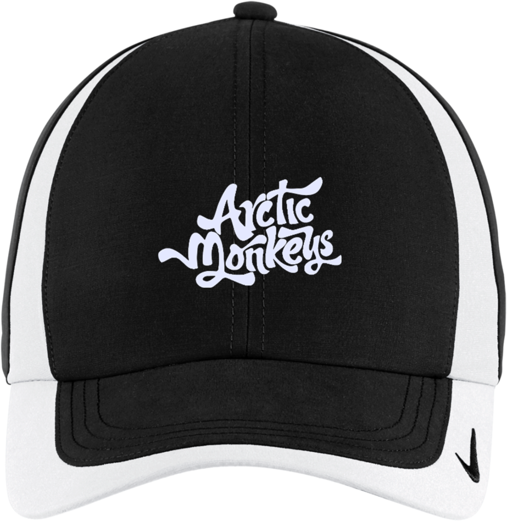 Hat 桌布 壁紙 — 一頂黑白棒球帽，帶有白色手寫標誌「Arctic Monkeys」和側面的一個小型Nike勾勾。
