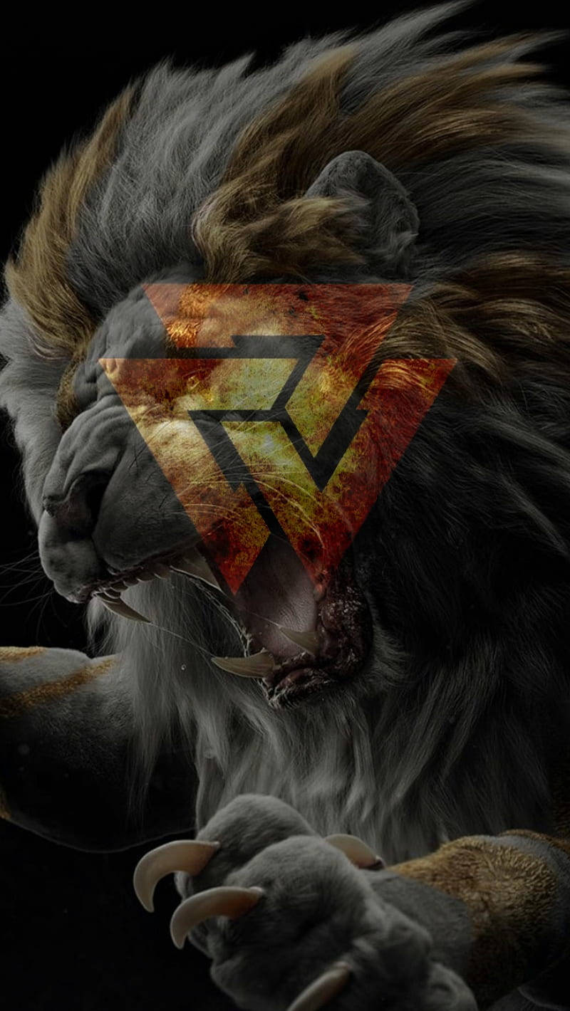 Triskelion 桌布 壁紙 — 一頭兇猛的獅子在黑色背景上咆哮，臉上有一個發光的火三角符號。