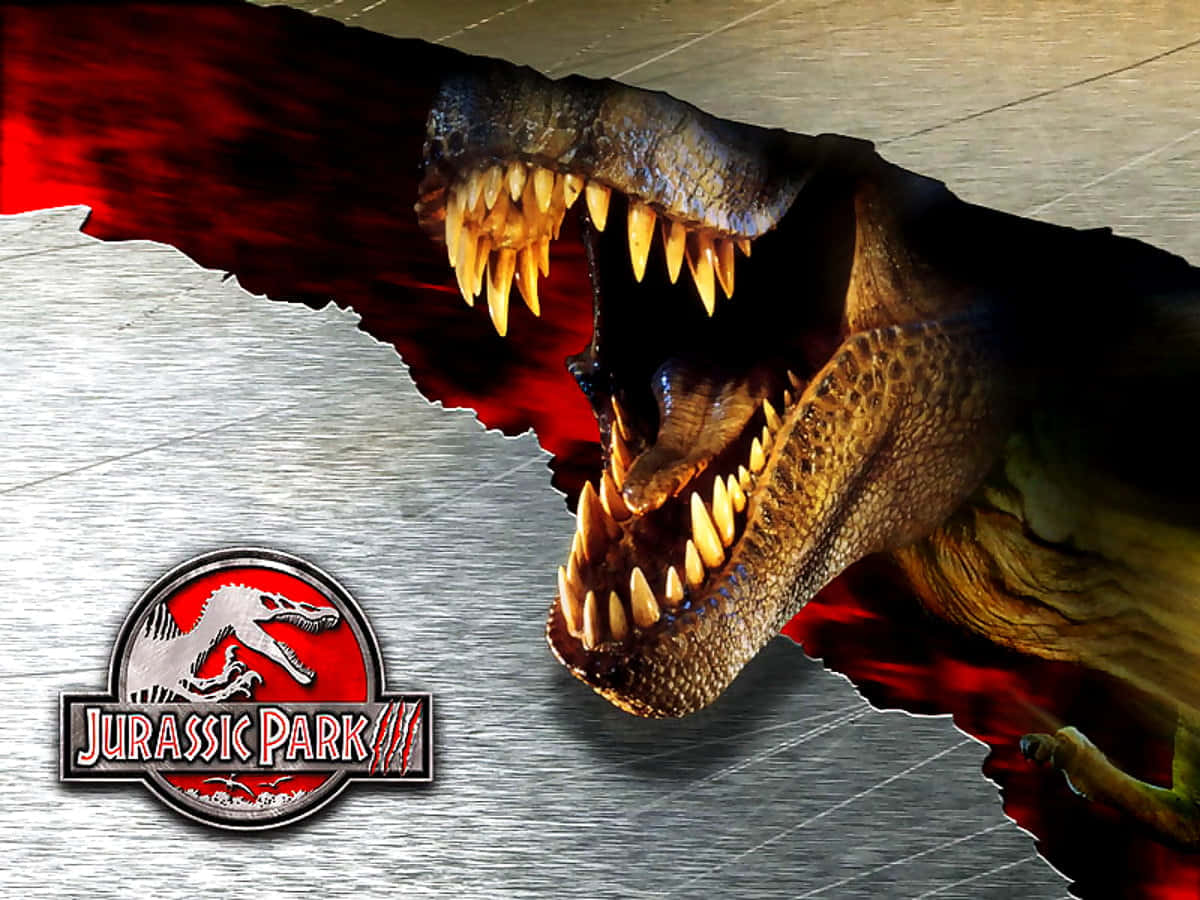 Jurassic Park Zoom 桌布 壁紙 — 一頭咆哮的暴龍衝破金屬地板，伴隨著發光的紅色能量，露出鋒利的牙齒，旁邊是侏羅紀公園III標誌。