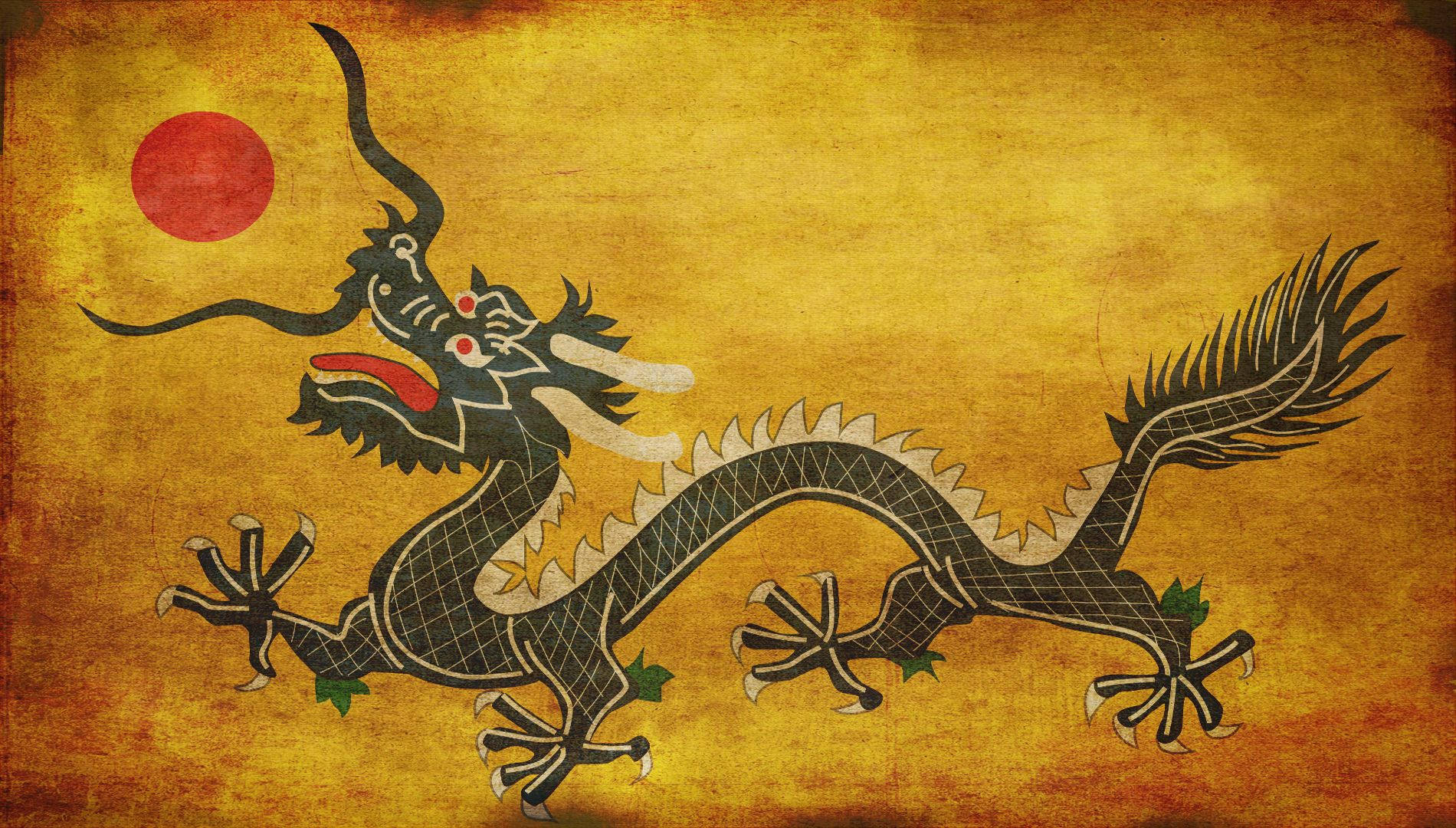 龍 桌布 壁紙 — 一頭威嚴的黑龍，長著紅色的眼睛和爪子，在紅日下的金色紋理背景上大步前行。
