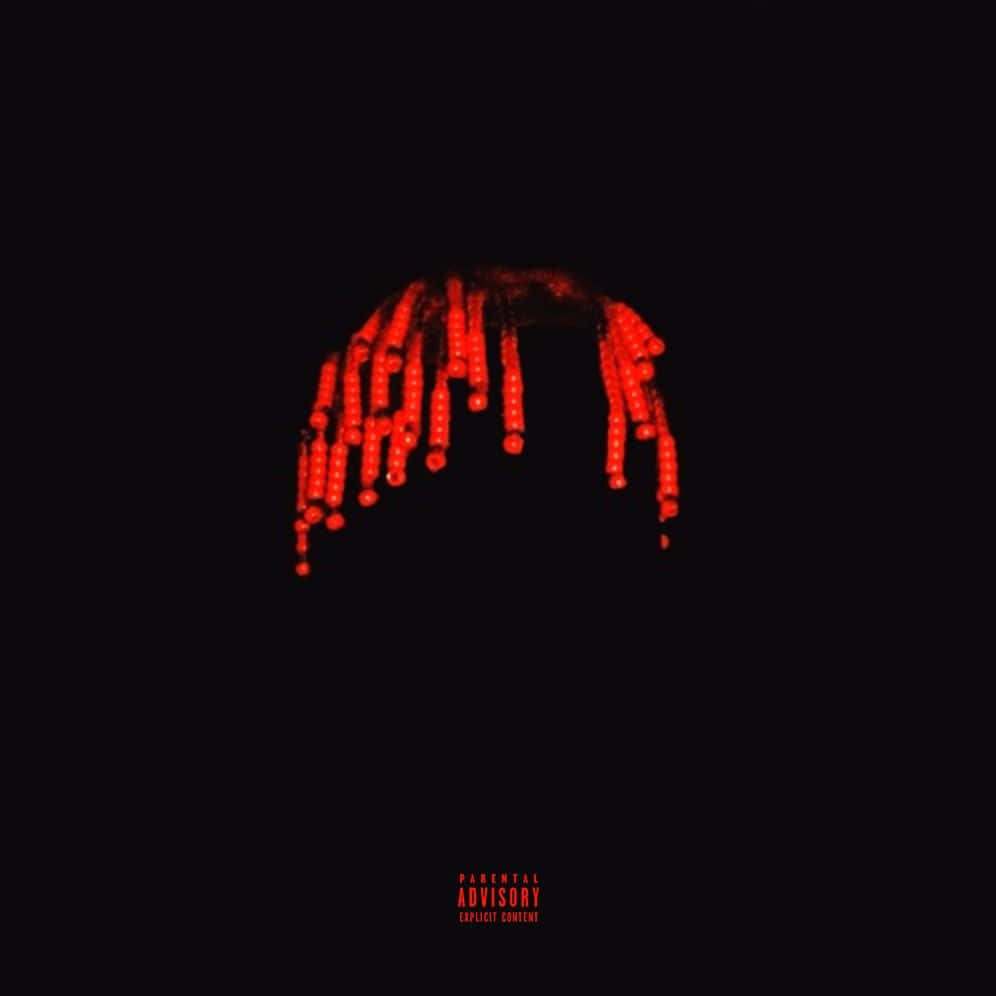 Trippie Redd 桌布 壁紙 — 一頭發光的紅色辮子髮型像液體霓虹一樣滴落在漆黑的背景上，並帶有家長指引標籤。