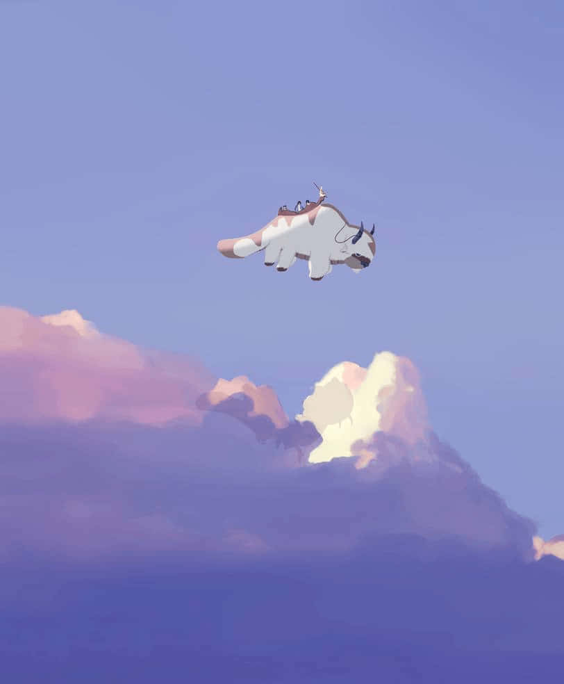 Appa Avatar 桌布 壁紙 — 一頭白色天空野牛載著騎手在柔和的藍天下優雅地翱翔於粉彩粉紅和紫色雲層之上。