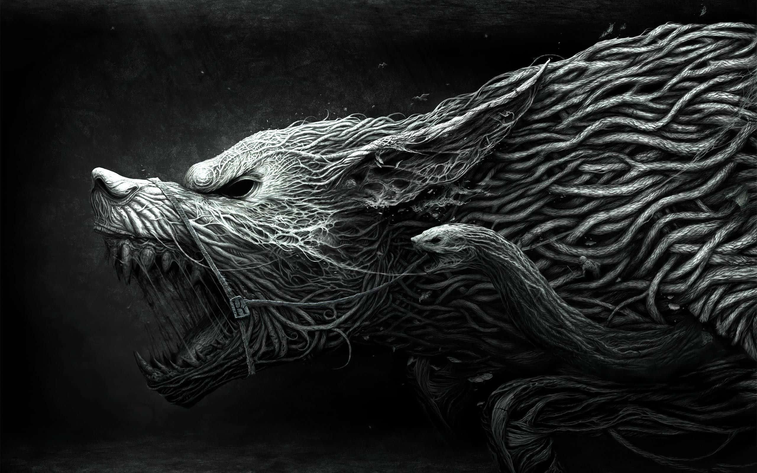 Spooky Art 桌布 壁紙 — 一頭長著粗糙樹根般毛髮的怪獸狼，在黑暗背景下兇猛咆哮。