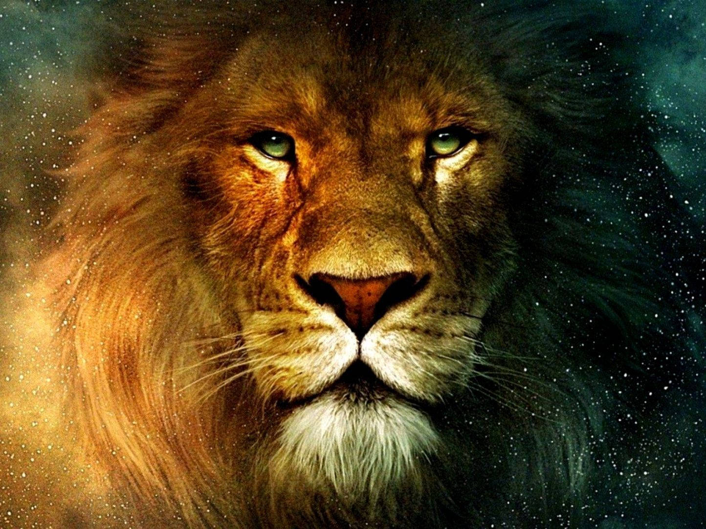 獅子 桌布 壁紙 — 一頭雄偉的獅子，擁有發光的綠色眼睛，在星光宇宙背景下凝視著。