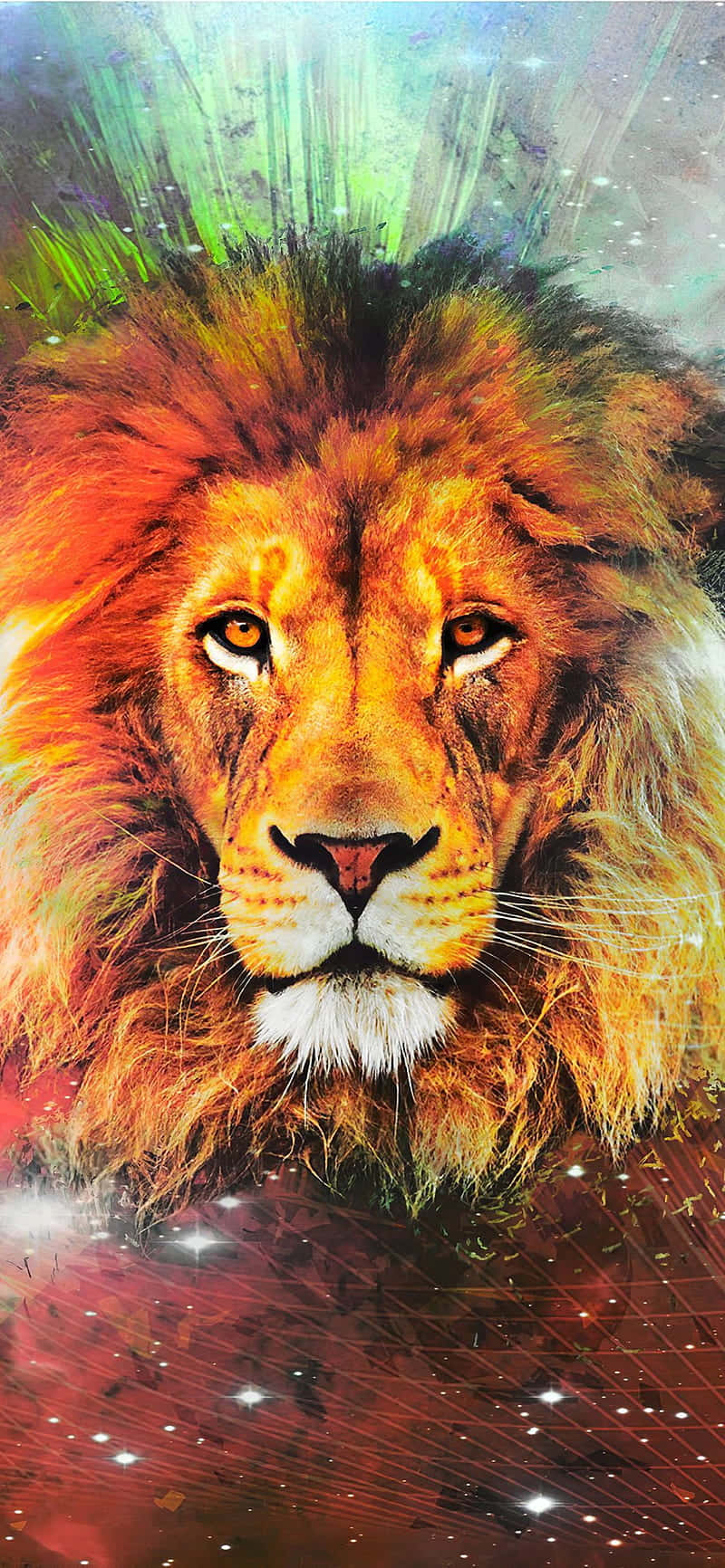 獅子 桌布 壁紙 — 一頭雄偉的獅子，有著火焰般的鬃毛，在繁星點點、閃耀著綠色和紅色星雲的宇宙背景下，凝視著前方。