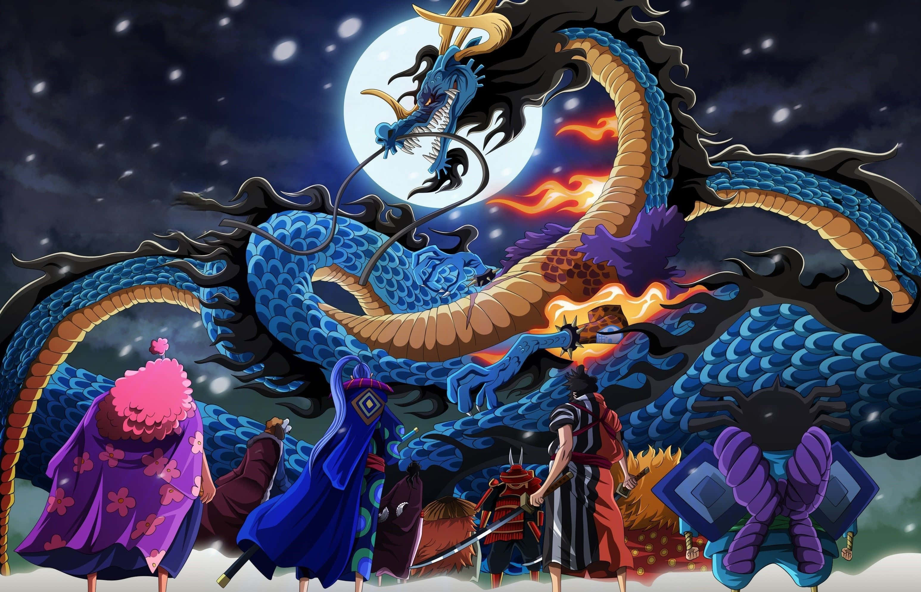 龍 桌布 壁紙 — 一頭雄偉的藍金巨龍在滿月下噴火，動漫角色在下方敬畏地仰望。