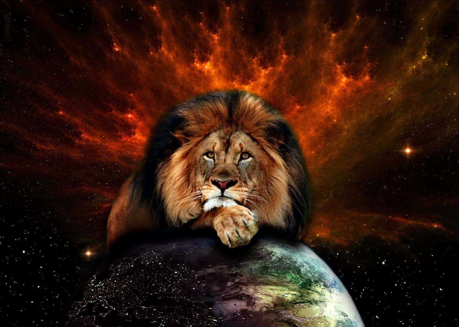 Lion Of Judah 桌布 壁紙 — 一頭雄獅在熾熱的宇宙星雲背景下棲息於行星之上。