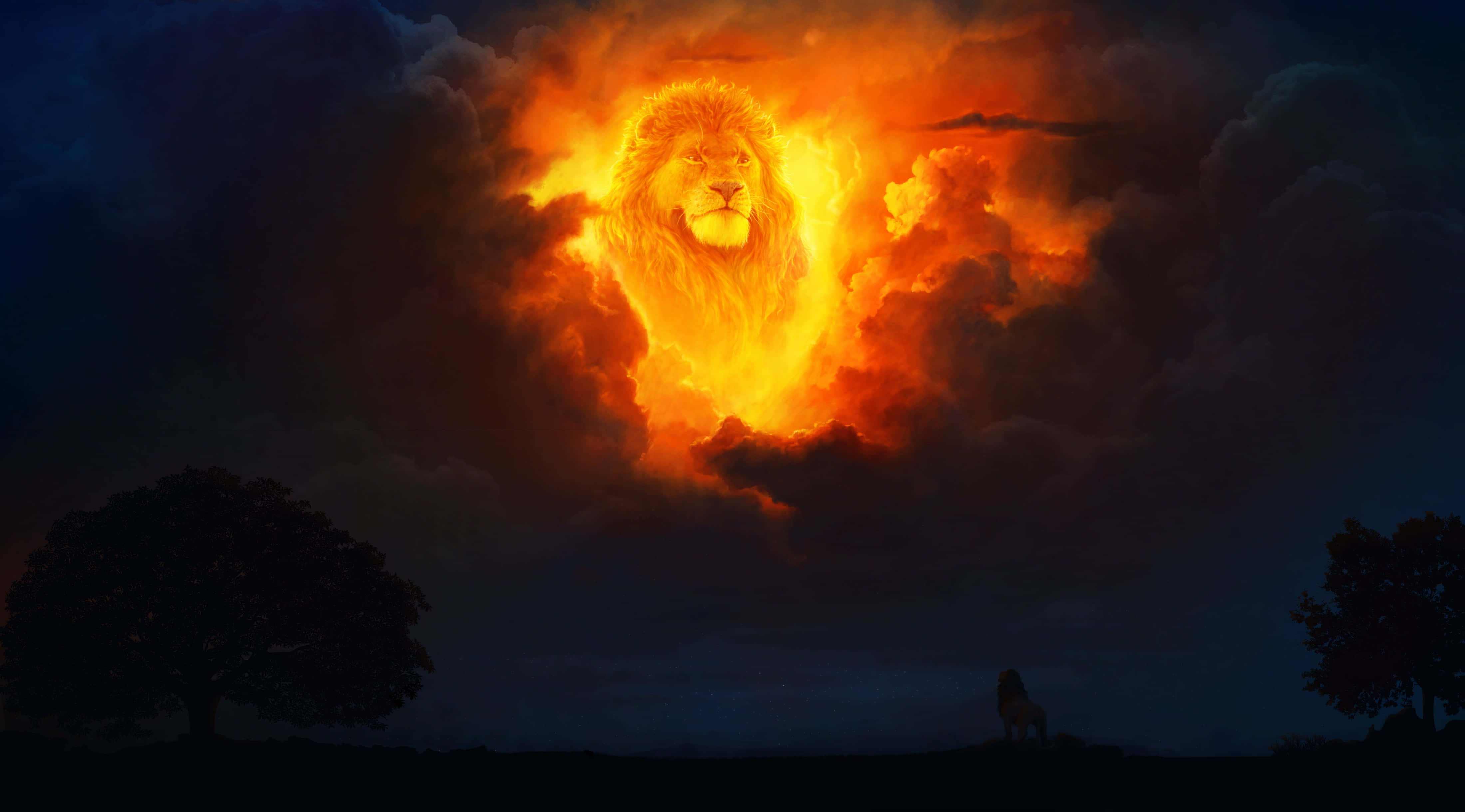 獅子王 桌布 壁紙 — 一頭雄獅的臉在風暴雲中發出火橙色光芒，下方是黑暗的風景，有剪影樹木和一頭孤獨站立的獅子。