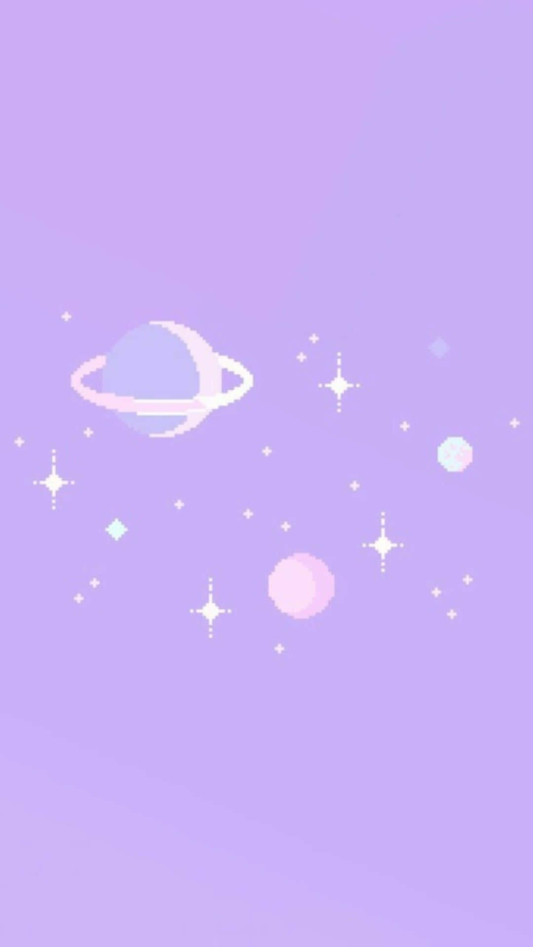 Cute Purple Aesthetic 桌布 壁紙 — 一顆像素化的紫色行星帶有光環，漂浮在發光的星星和球體之間，背景是柔和的薰衣草漸變天空。