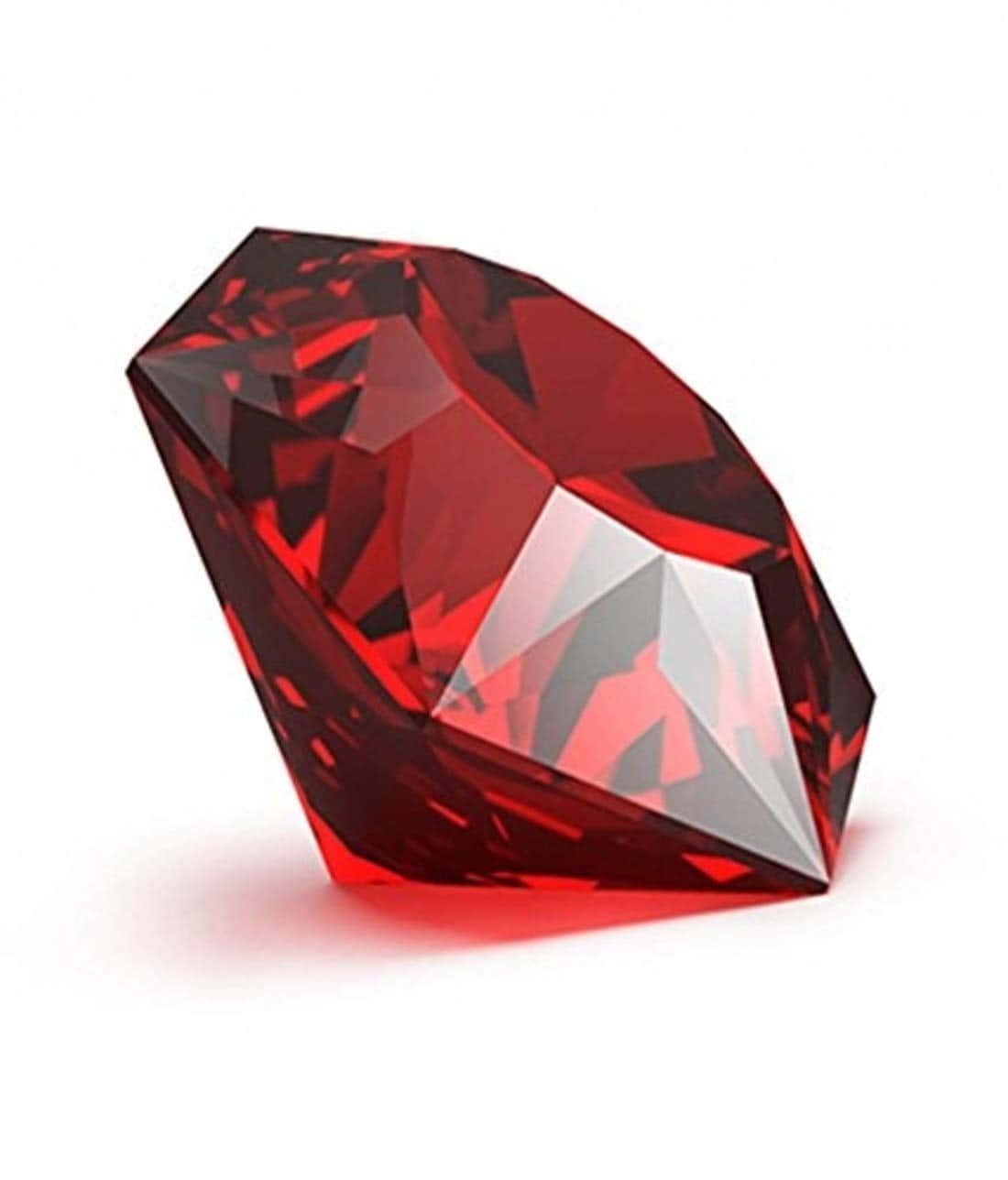 Red Diamond 桌布 壁紙 — 一顆切割精美的紅色寶石，在純白背景下閃耀著銳利的刻面和深紅色的色調。