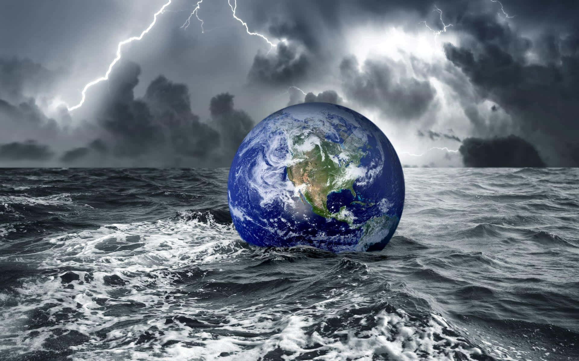 暴風 桌布 壁紙 — 一顆地球在洶湧的海浪中漂浮，暴風雨的天空下閃爍著鮮明的閃電。