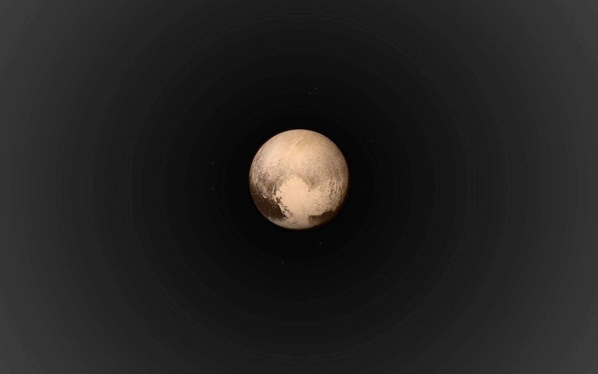 太陽系 桌布 壁紙 — 一顆孤獨、有紋理的矮行星在深邃的黑色虛空中柔和地發光，其表面有冰原和崎嶇的地形。