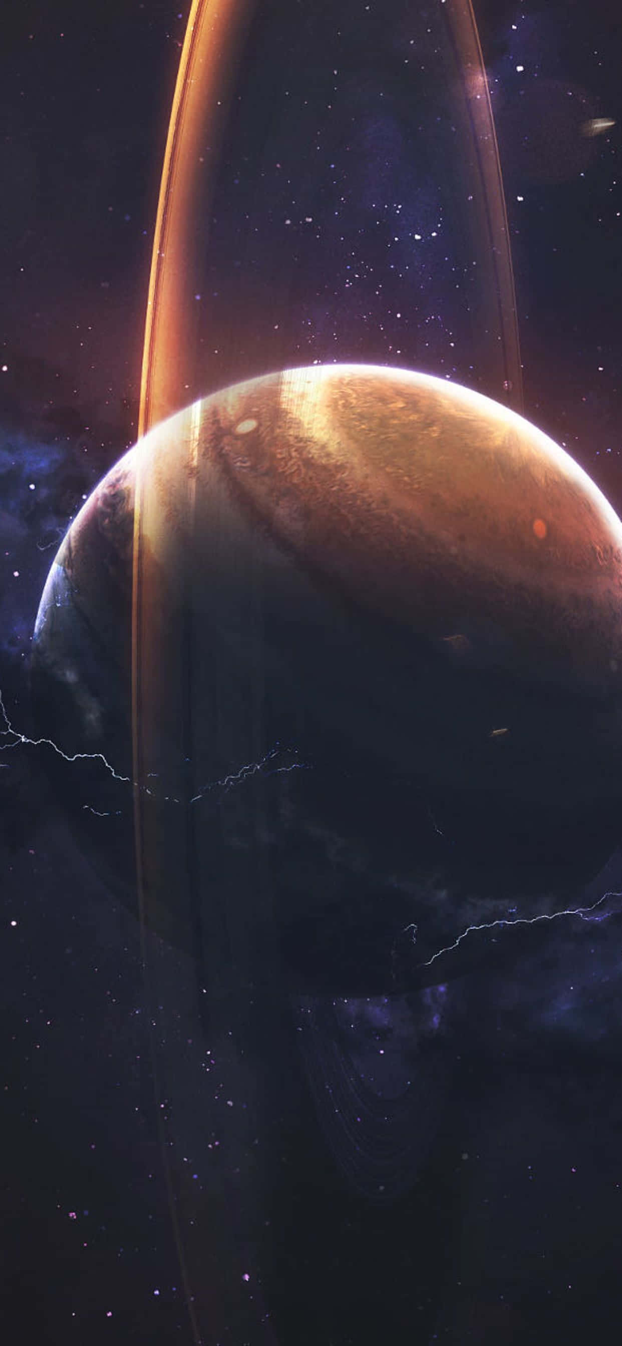 太空 桌布 壁紙 — 一顆宏偉的環狀行星在宇宙光芒下發光，閃電在其黑暗表面劈啪作響，背景是繁星點點的虛空。