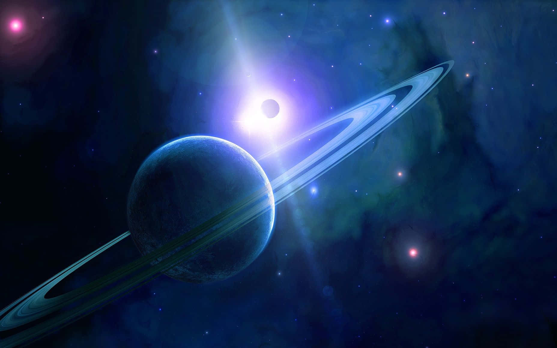 Celestial 桌布 壁紙 — 一顆宏偉的環狀行星在宇宙星雲中，於一顆璀璨恆星下發光，星雲充滿了旋轉的藍色和紫色。