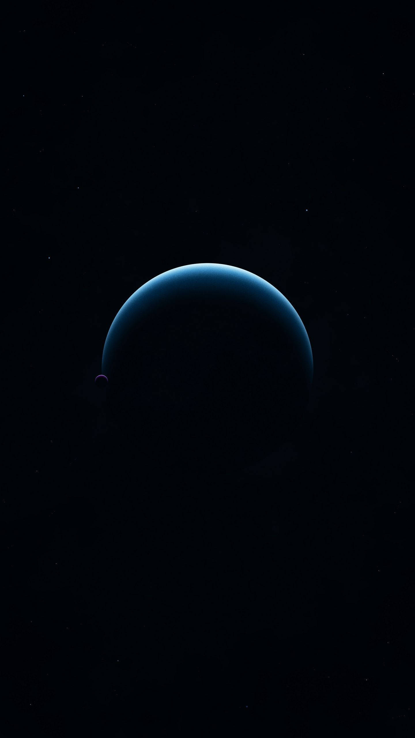 AMOLED 桌布 壁紙 — 一顆寧靜的藍色行星在佈滿星星的黑色虛空中柔和發光，附近有一顆小衛星在軌道上運行。