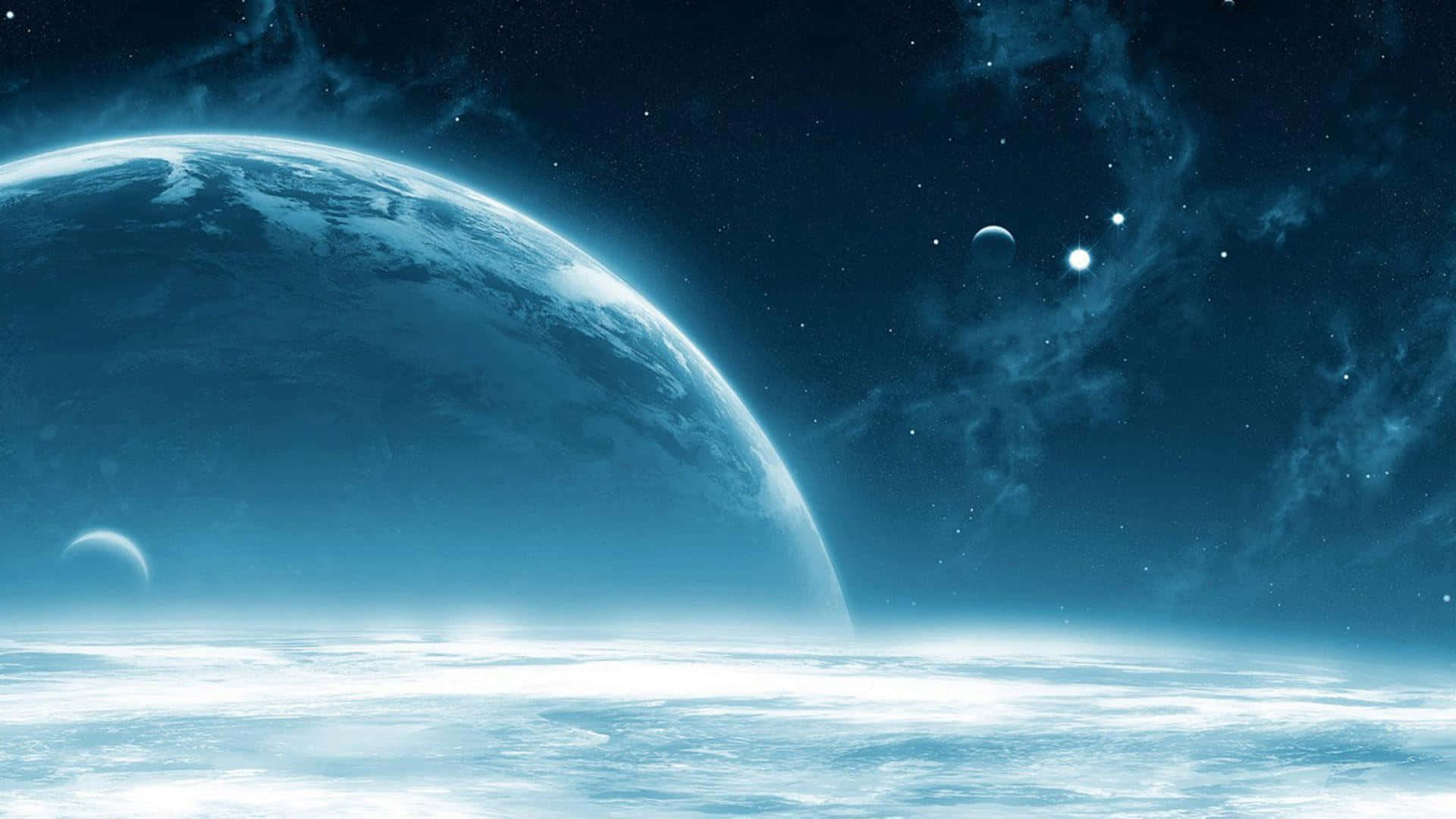 Beautiful Space 桌布 壁紙 — 一顆寧靜的藍色行星在星際天空下彎曲於雲海之上，遠處有衛星。