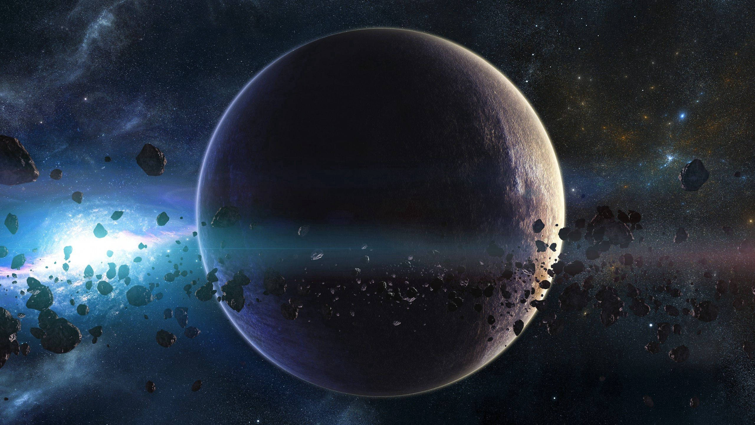 太空 桌布 壁紙 — 一顆巨大的黑暗行星在星場中隱現，小行星在深空中飄過發光的星雲。