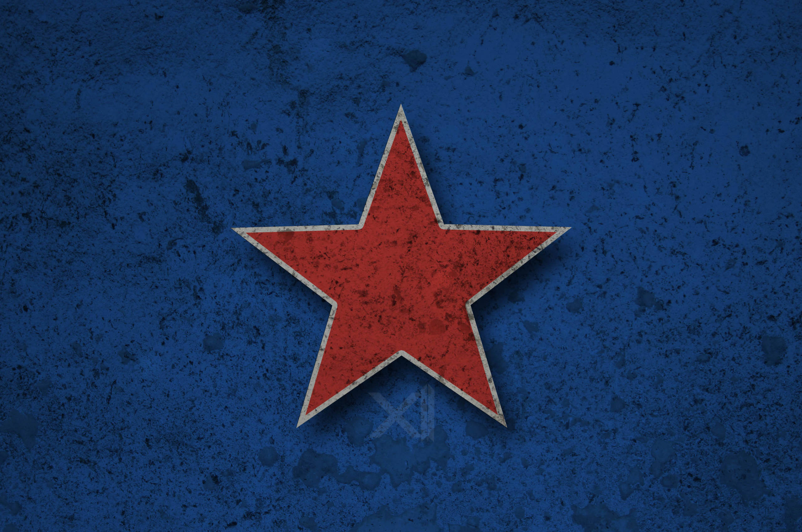 Red Star 桌布 壁紙 — 一顆帶白色邊框的風化紅星在帶紋理的藍色背景上顯得格外突出。