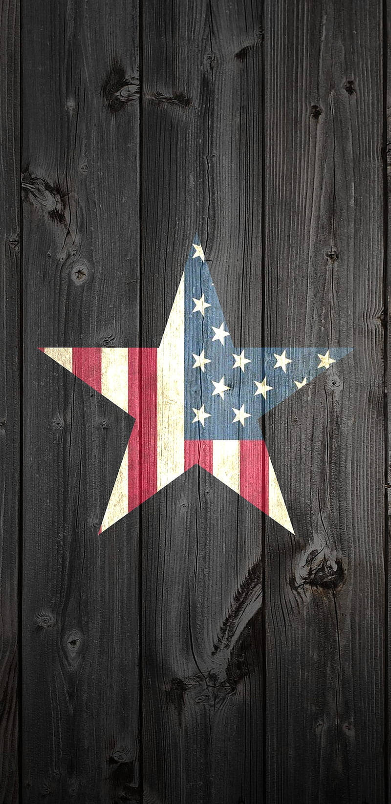 USA flag iPhone 桌布 壁紙 — 一顆愛國之星，在深色風化木板上繪有紅、白、藍條紋和星星。