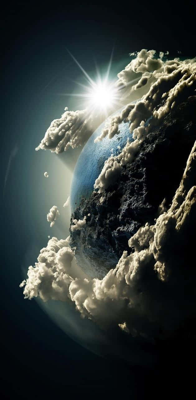 太空 桌布 壁紙 — 一顆擁有旋轉雲層的行星沐浴在從後方穿透而來的燦爛陽光中。