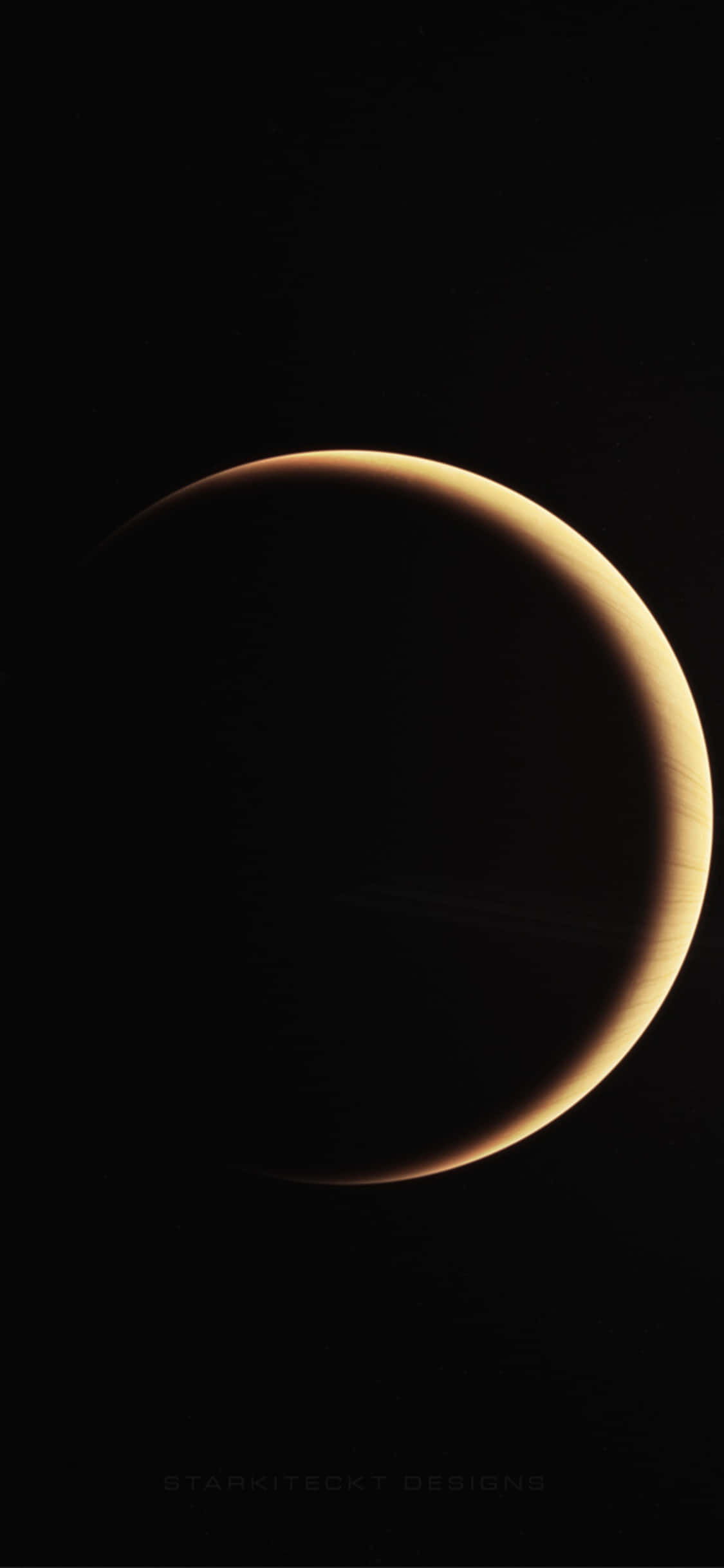 Moon iPhone 桌布 壁紙 — 一顆新月形的行星在虛空中溫暖地發光，沿著其彎曲的地平線有一層薄薄的大氣霧靄。