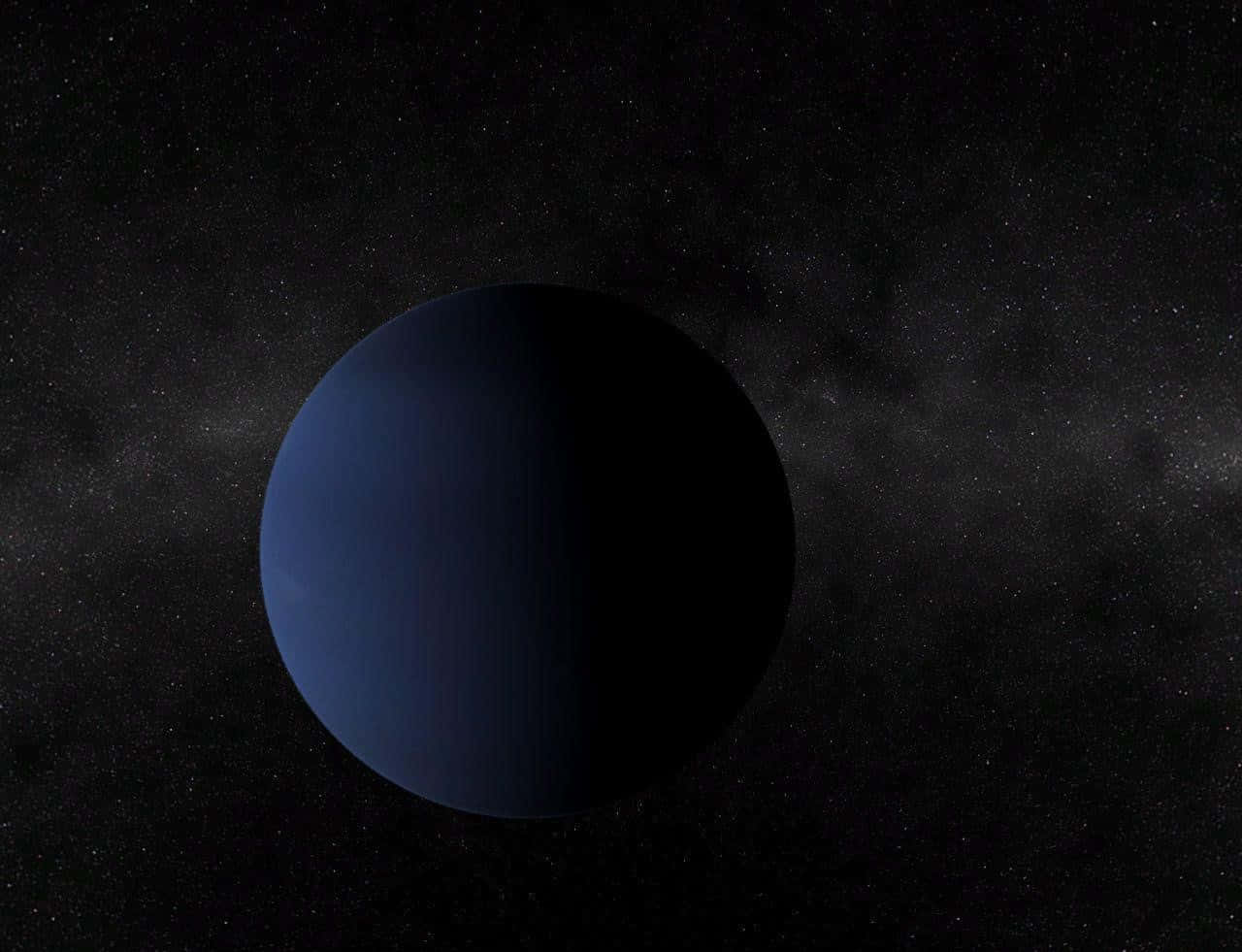 Neptune 桌布 壁紙 — 一顆深藍色行星帶有可見的明暗界線，在星場和星雲中柔和發光。