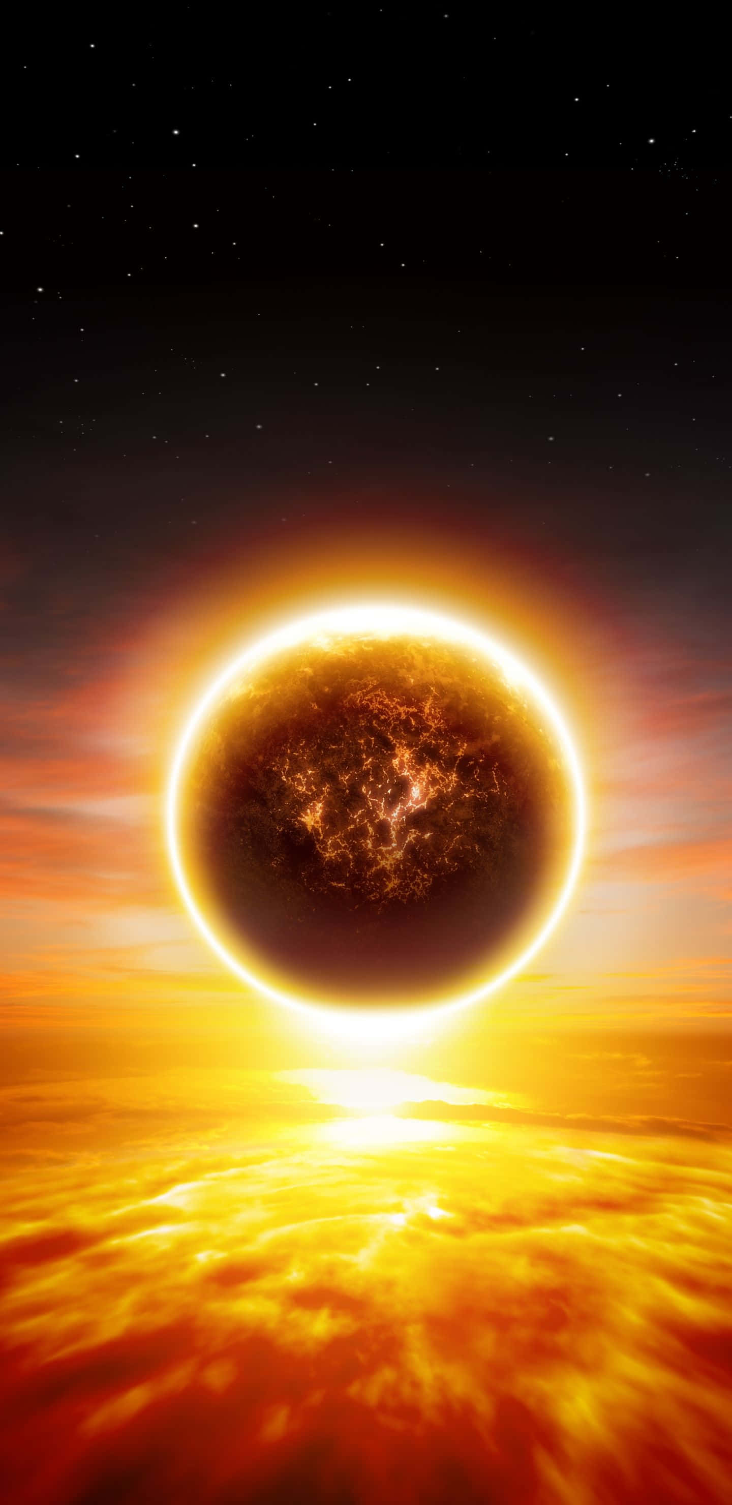1440x2960 桌布 壁紙 — 一顆熾熱的太陽帶著發光的日冕，在繁星點點的夜空下升起於熔岩景觀之上。