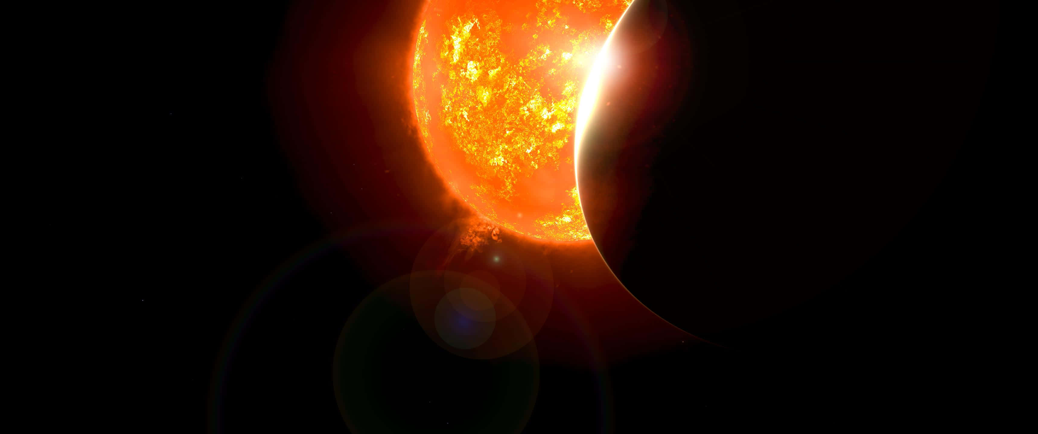 太陽 桌布 壁紙 — 一顆熾熱的太陽強烈發光，一顆黑暗行星從其前方經過，在太空的黑色虛空中投下戲劇性的陰影和鏡頭光暈。